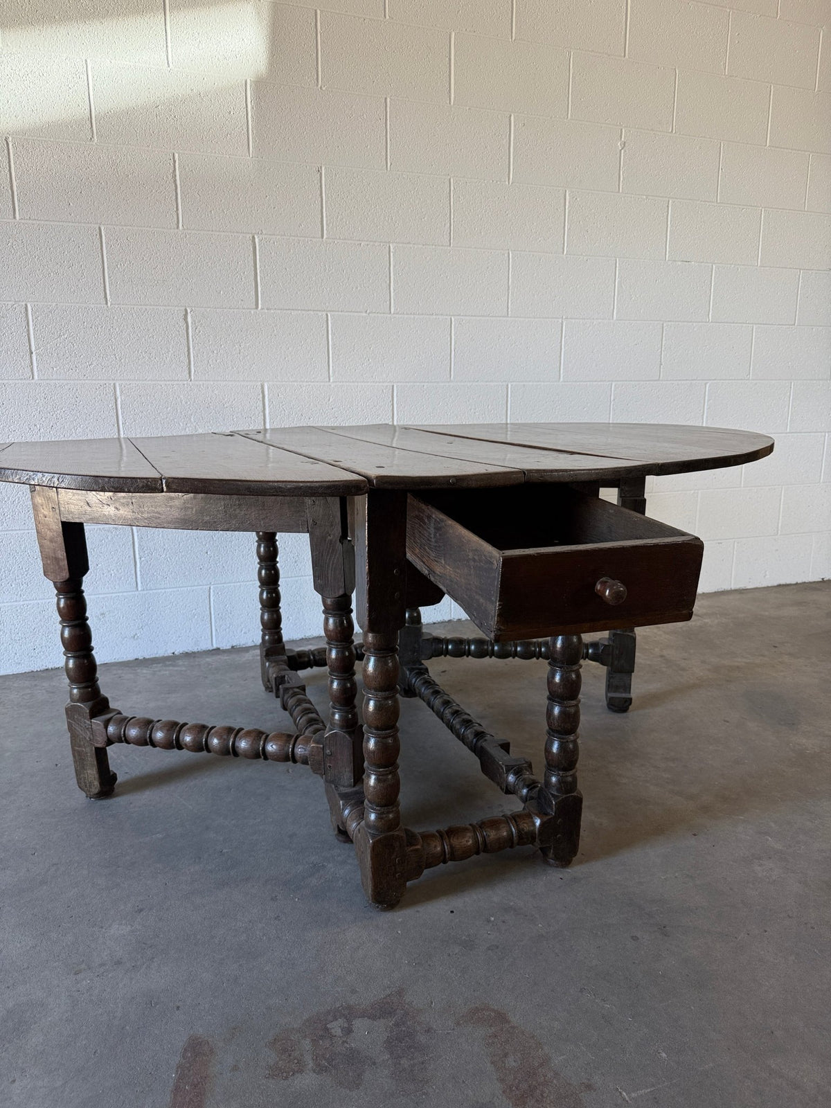 18th century English oak gate-leg table - House on Horizon