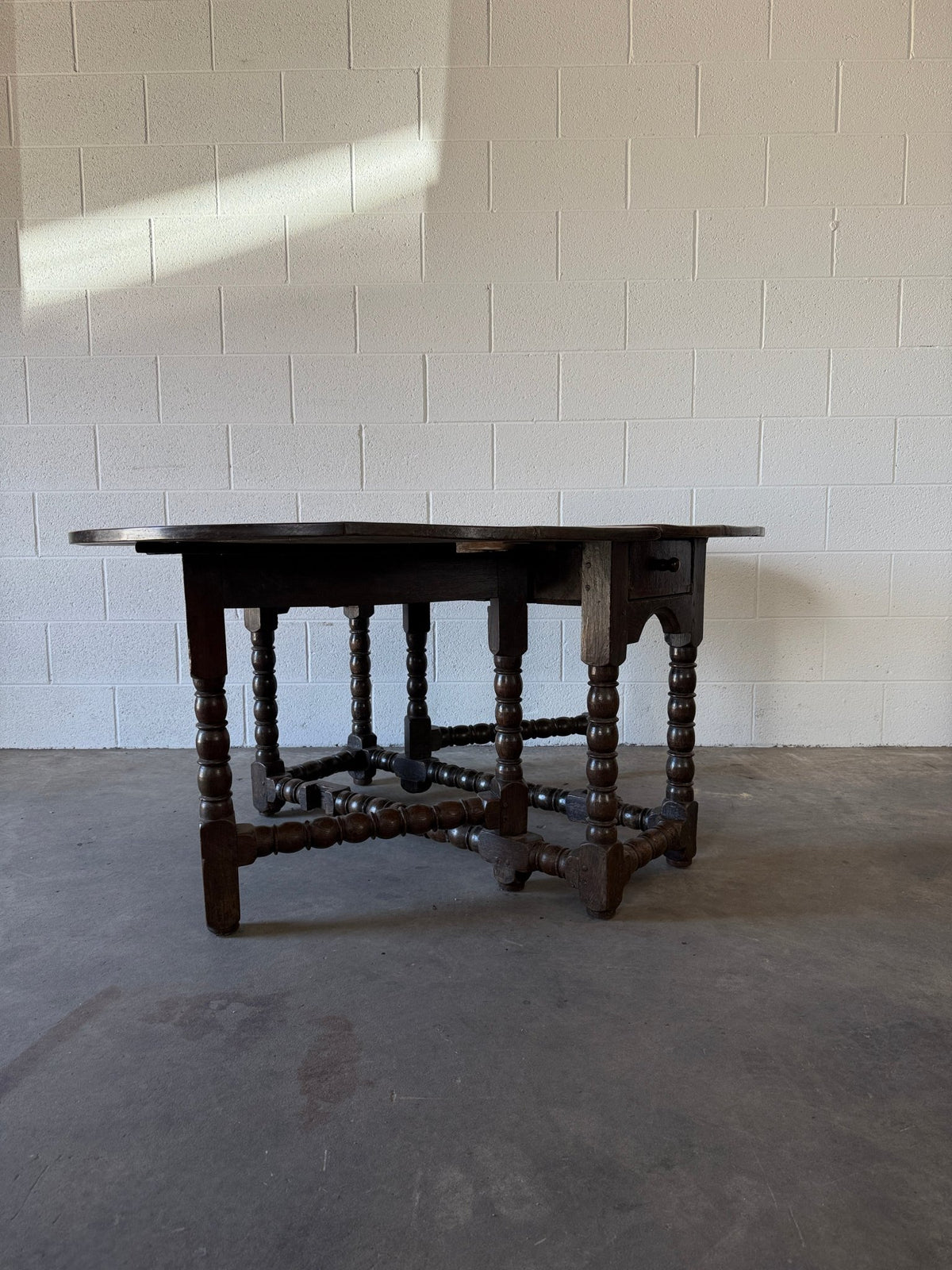 18th century English oak gate-leg table - House on Horizon