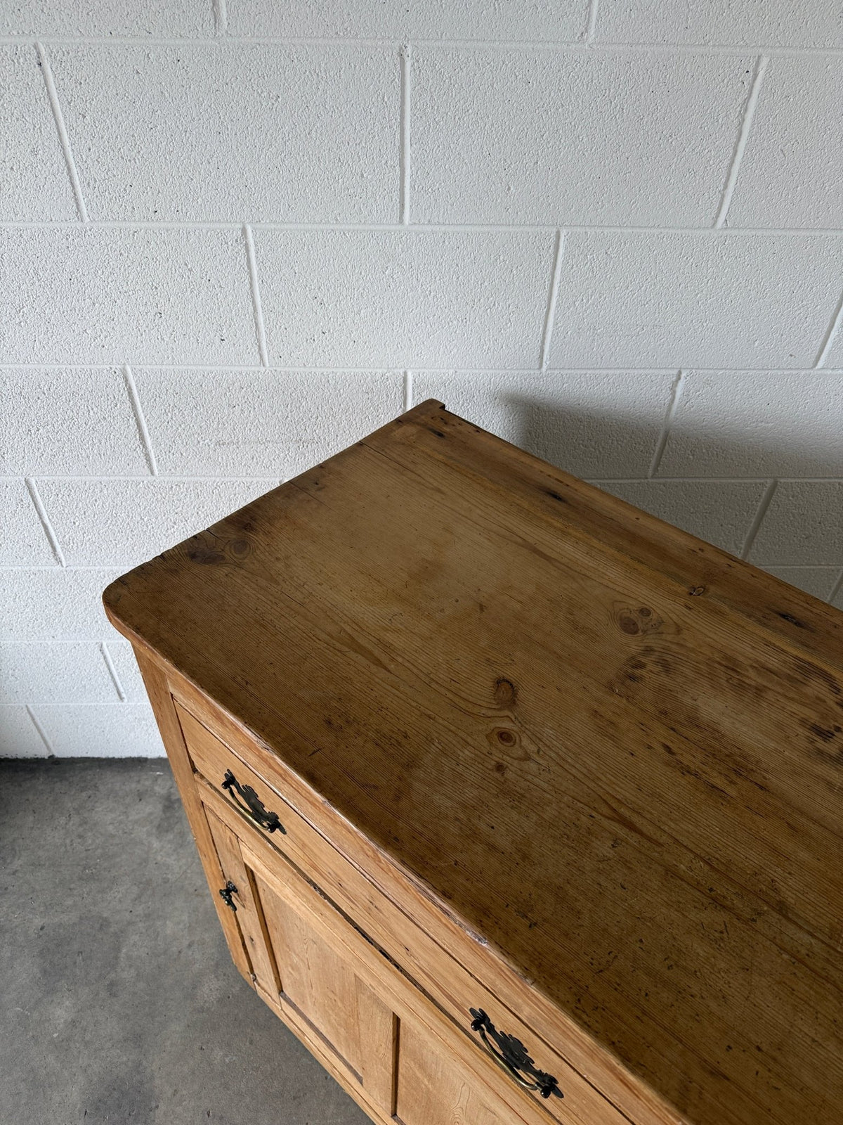 19th‑century English pine sideboard with three drawers and cupboards below - House on Horizon