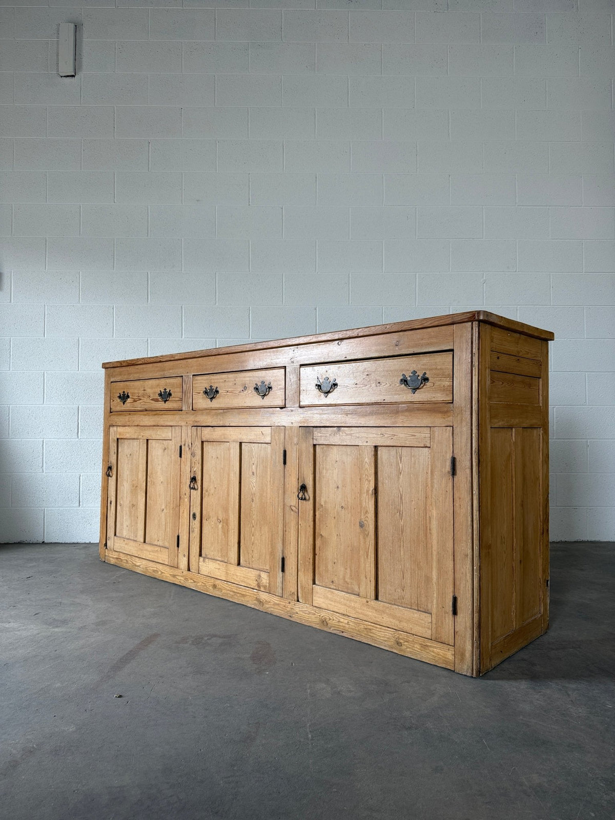 19th‑century English pine sideboard with three drawers and cupboards below - House on Horizon