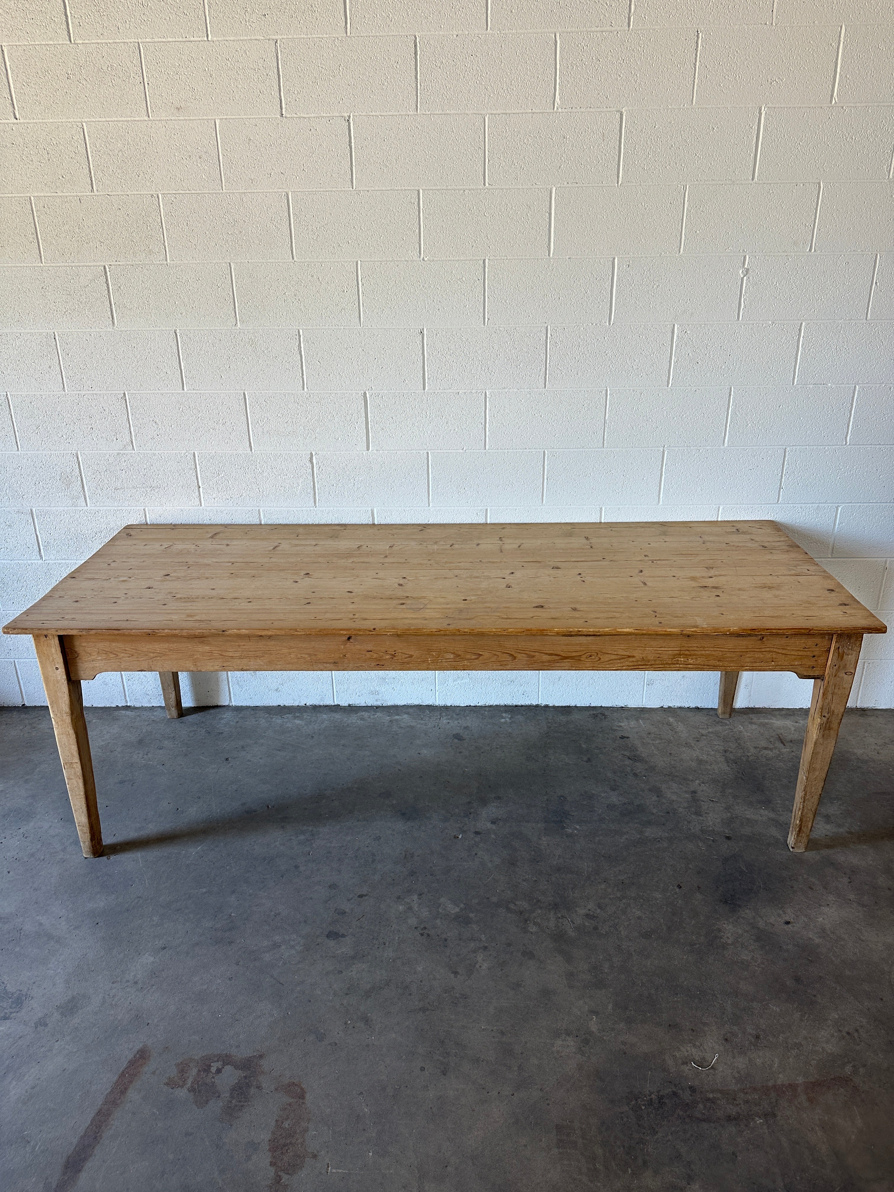 Gorgeous Victorian pine dining table, imported from England