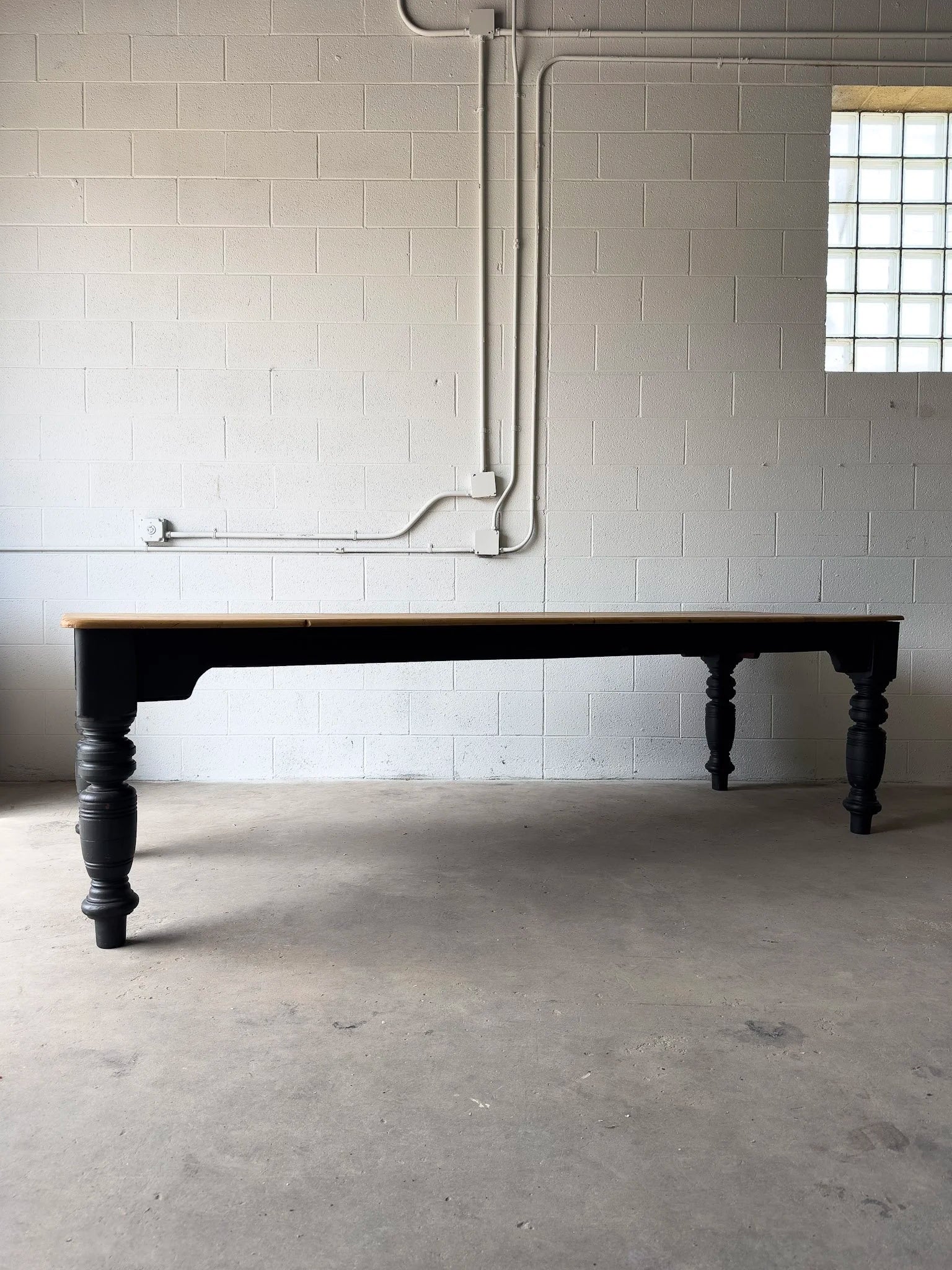 Incredible English antique countryhouse table