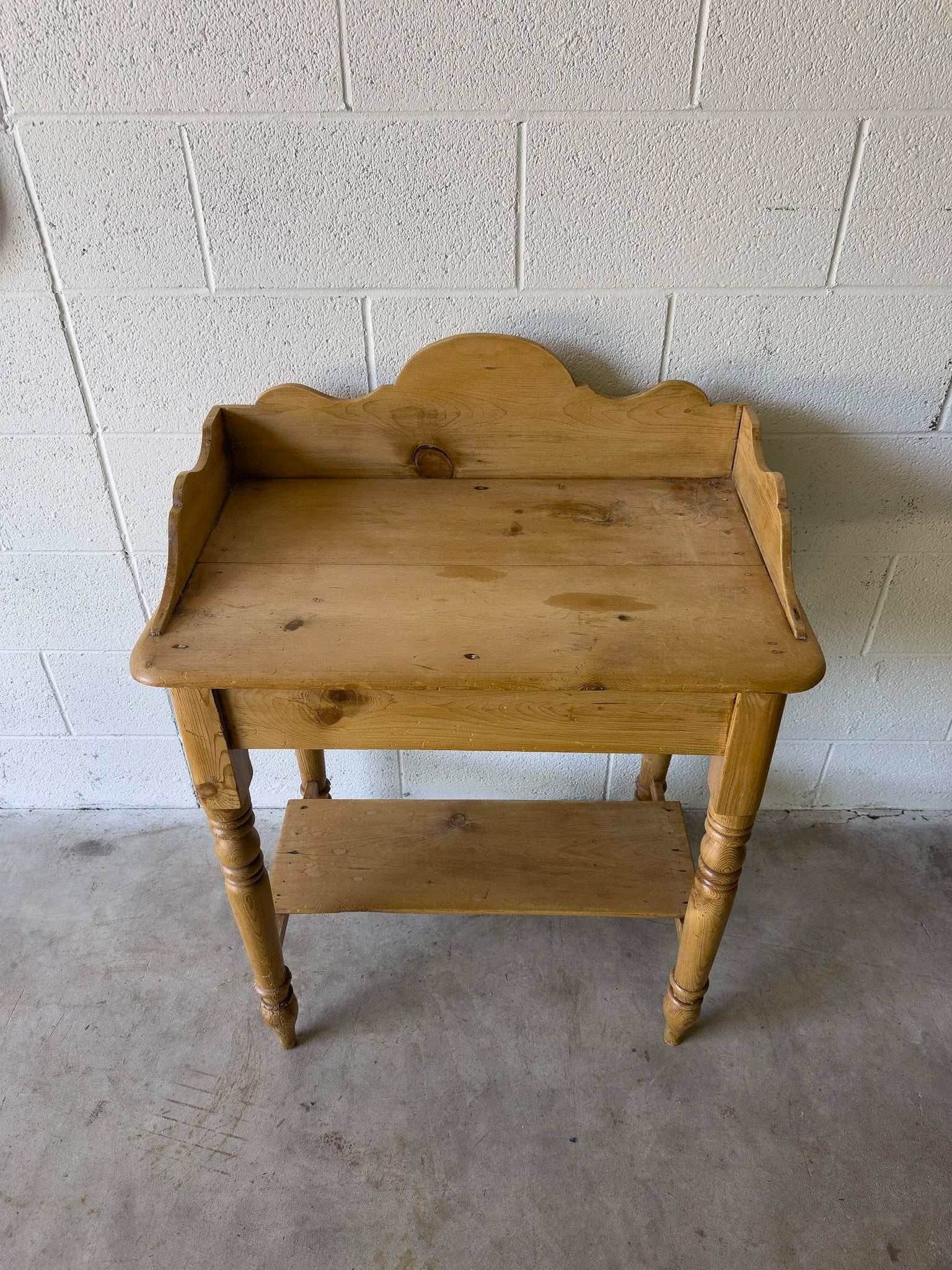 Antique pine washstand with turned legs