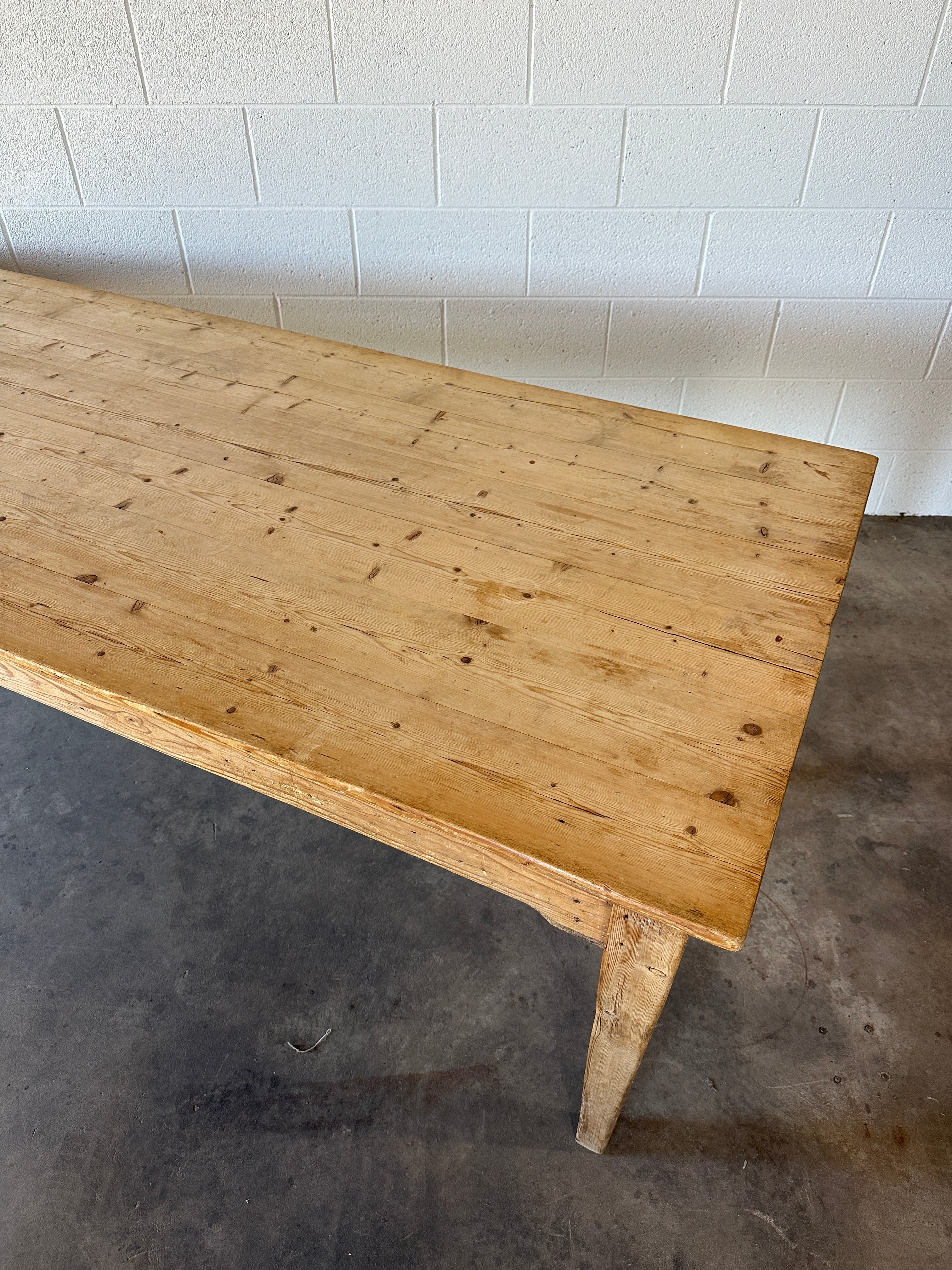 Gorgeous Victorian pine dining table, imported from England