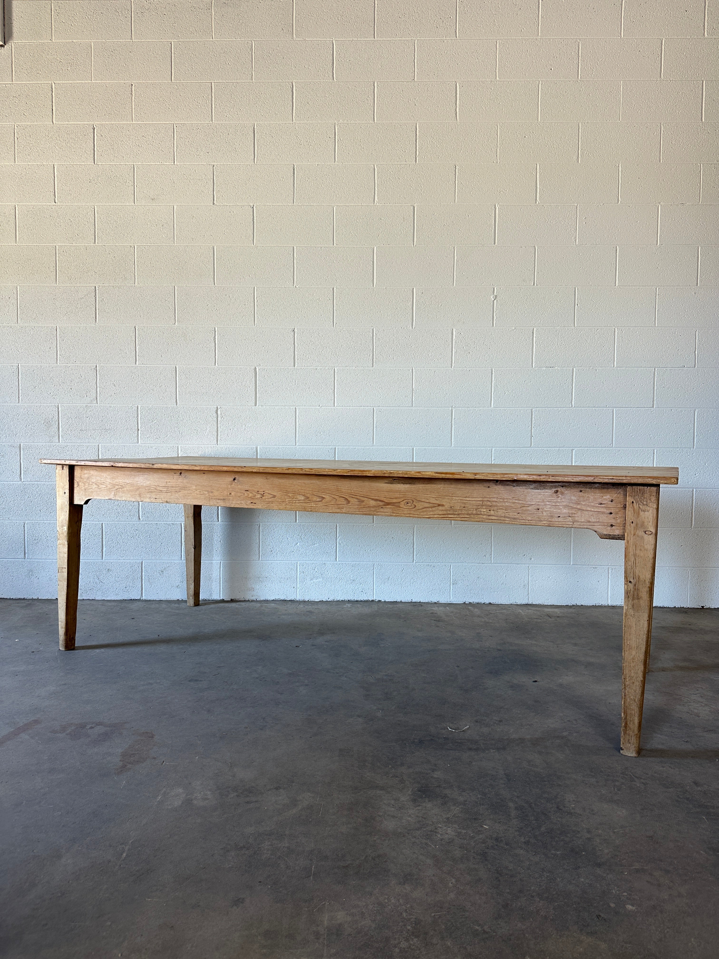 Gorgeous Victorian pine dining table, imported from England