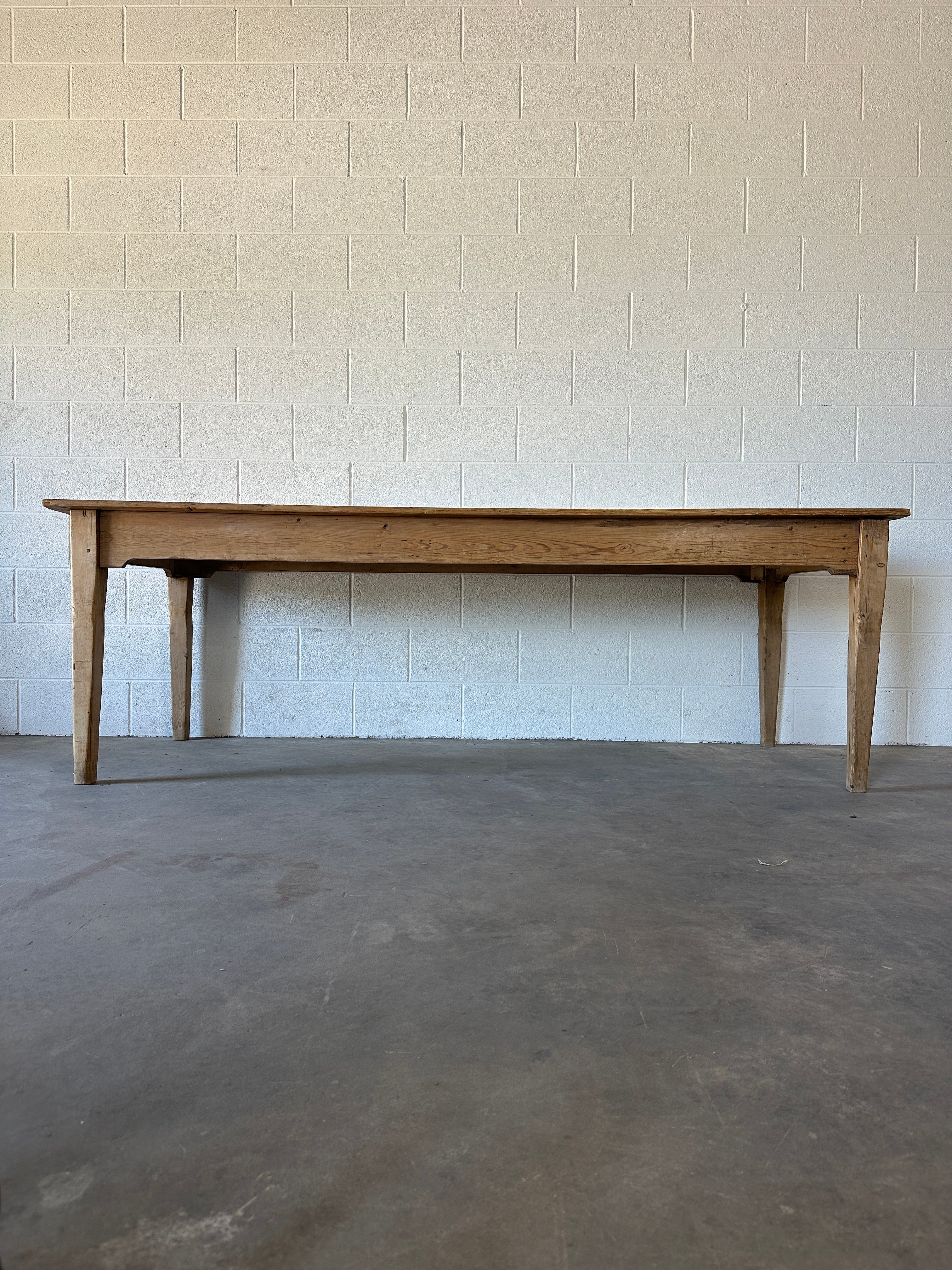 Gorgeous Victorian pine dining table, imported from England