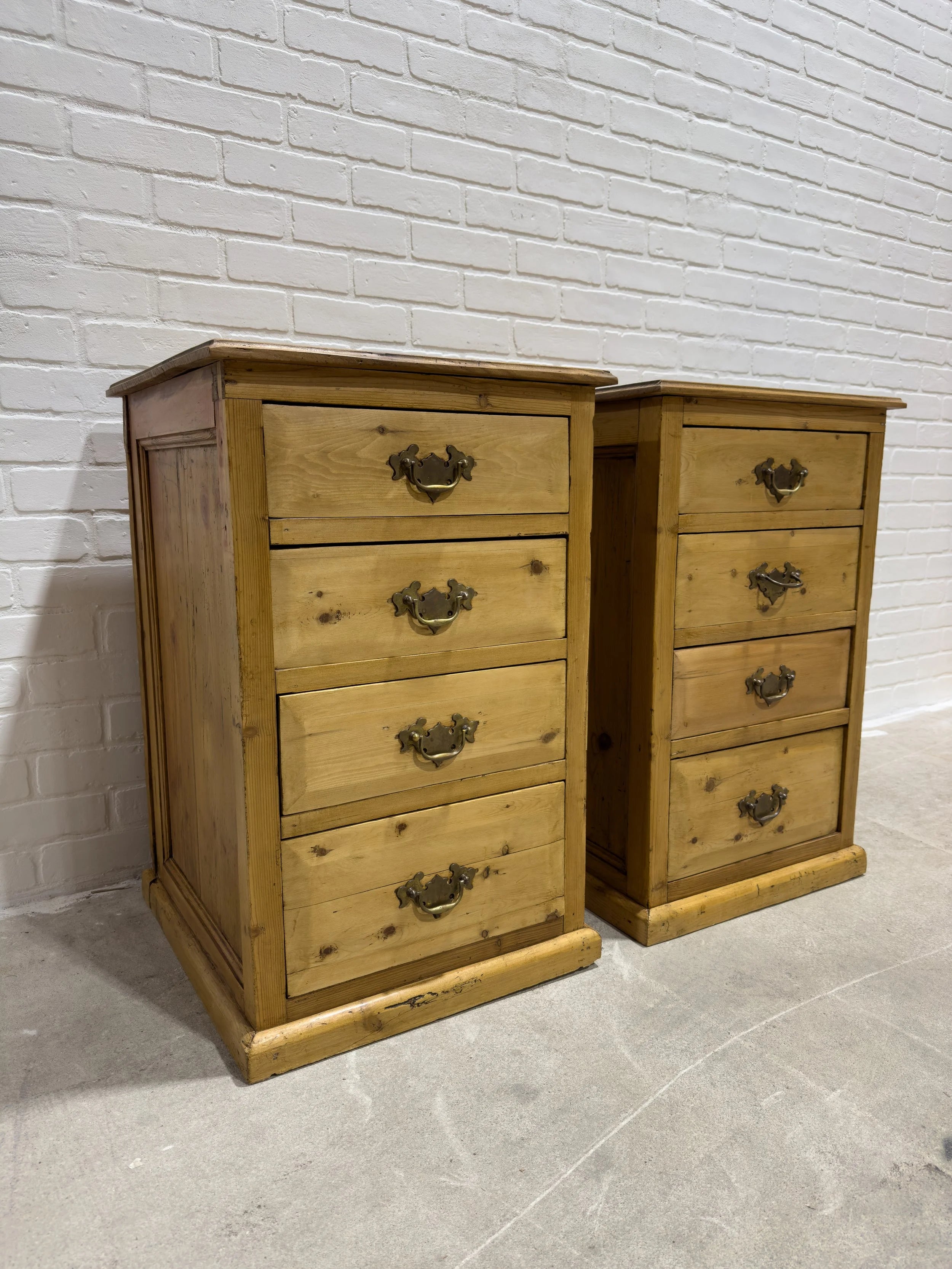 Pair of English Edwardian nightstands