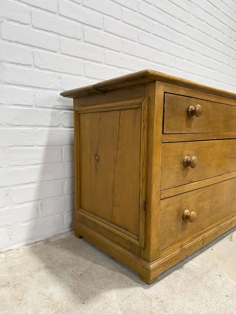 Small English drawers