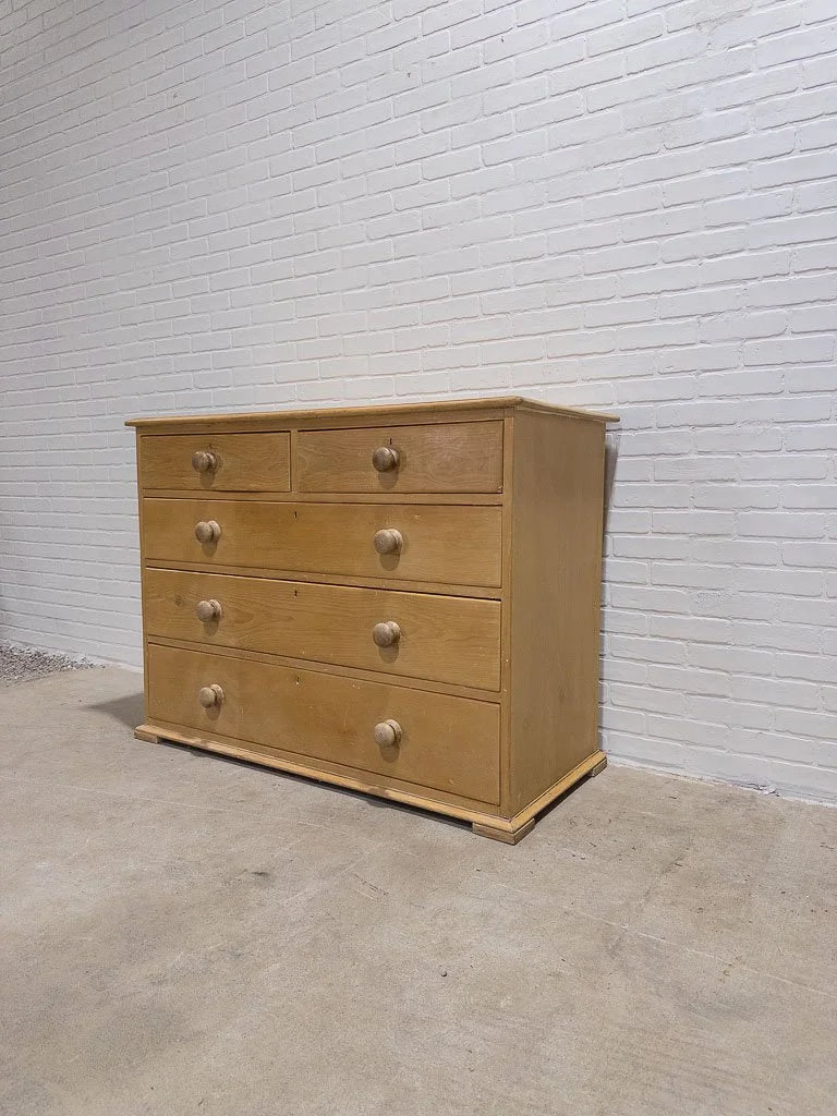 Classic and simple antique English drawers