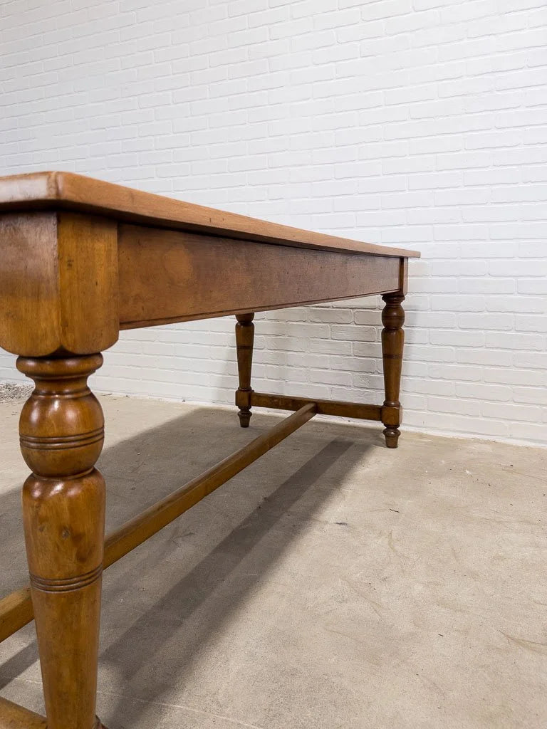 Scrub top English table