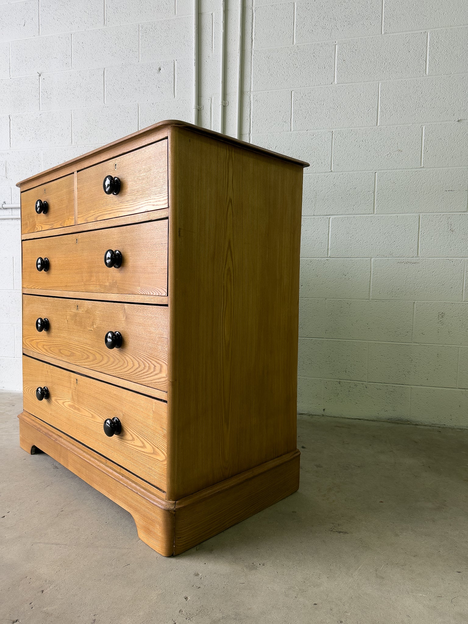 Antique oak chest of drawers