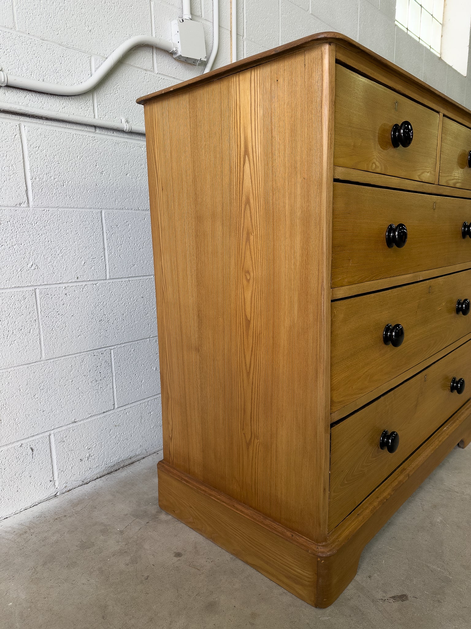 Antique oak chest of drawers