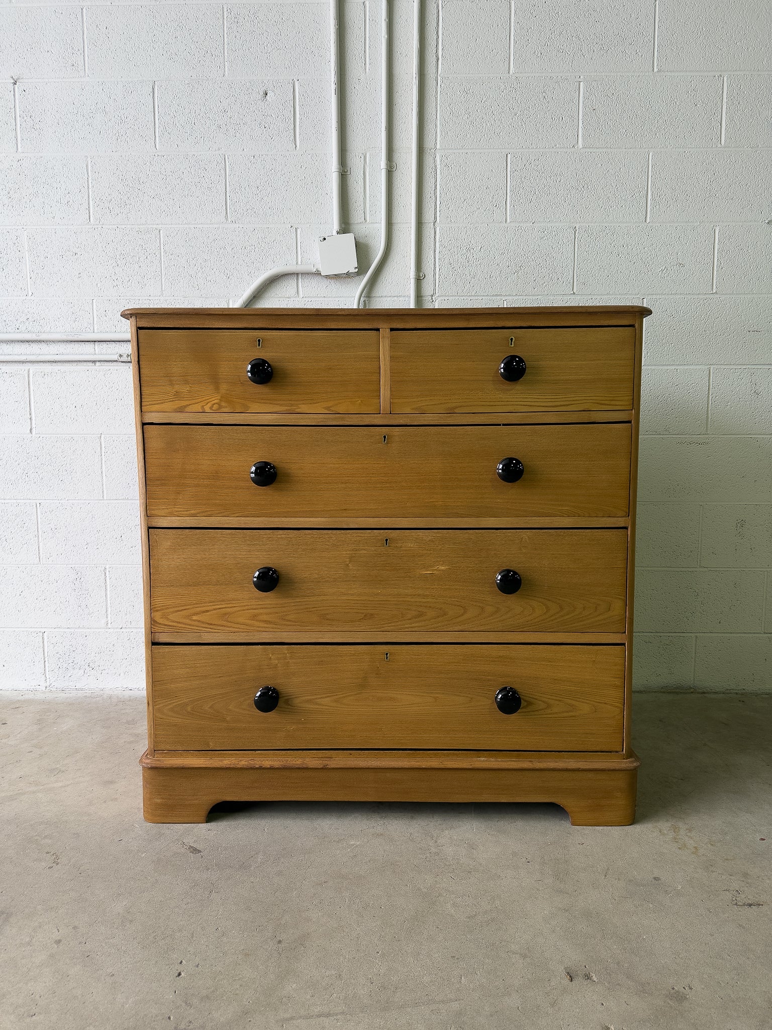 Antique oak chest of drawers