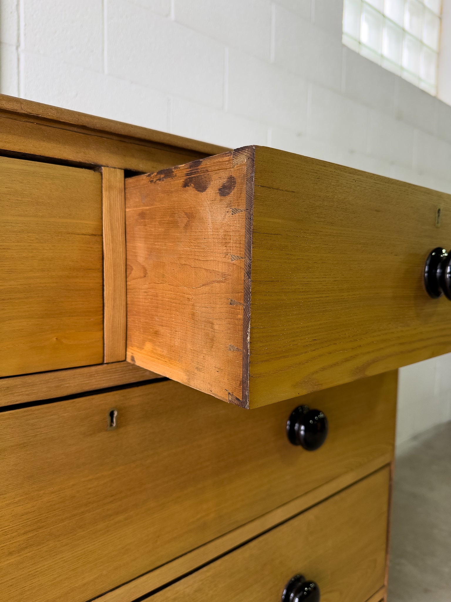 Antique oak chest of drawers