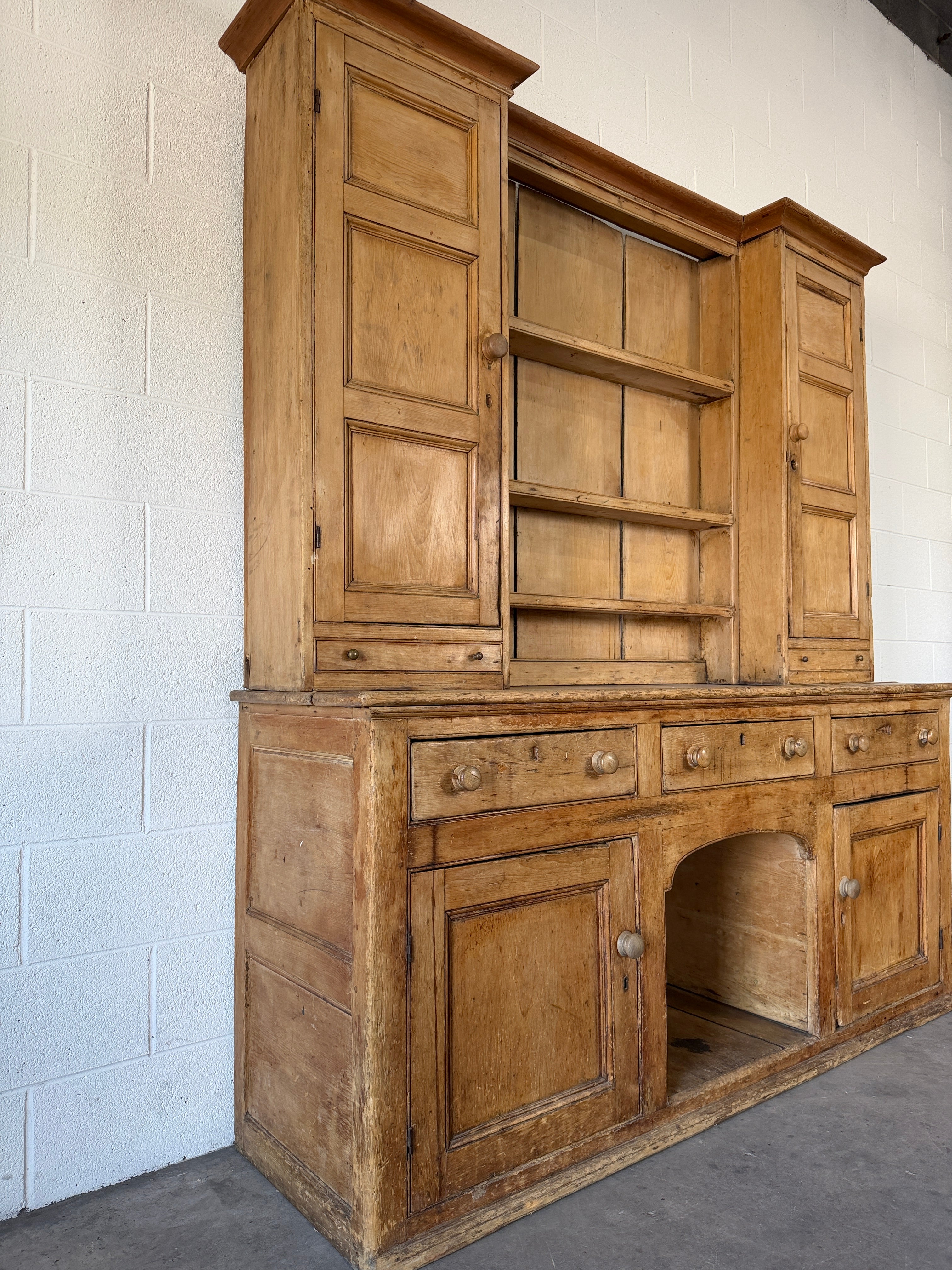 Georgian pine kitchen dresser