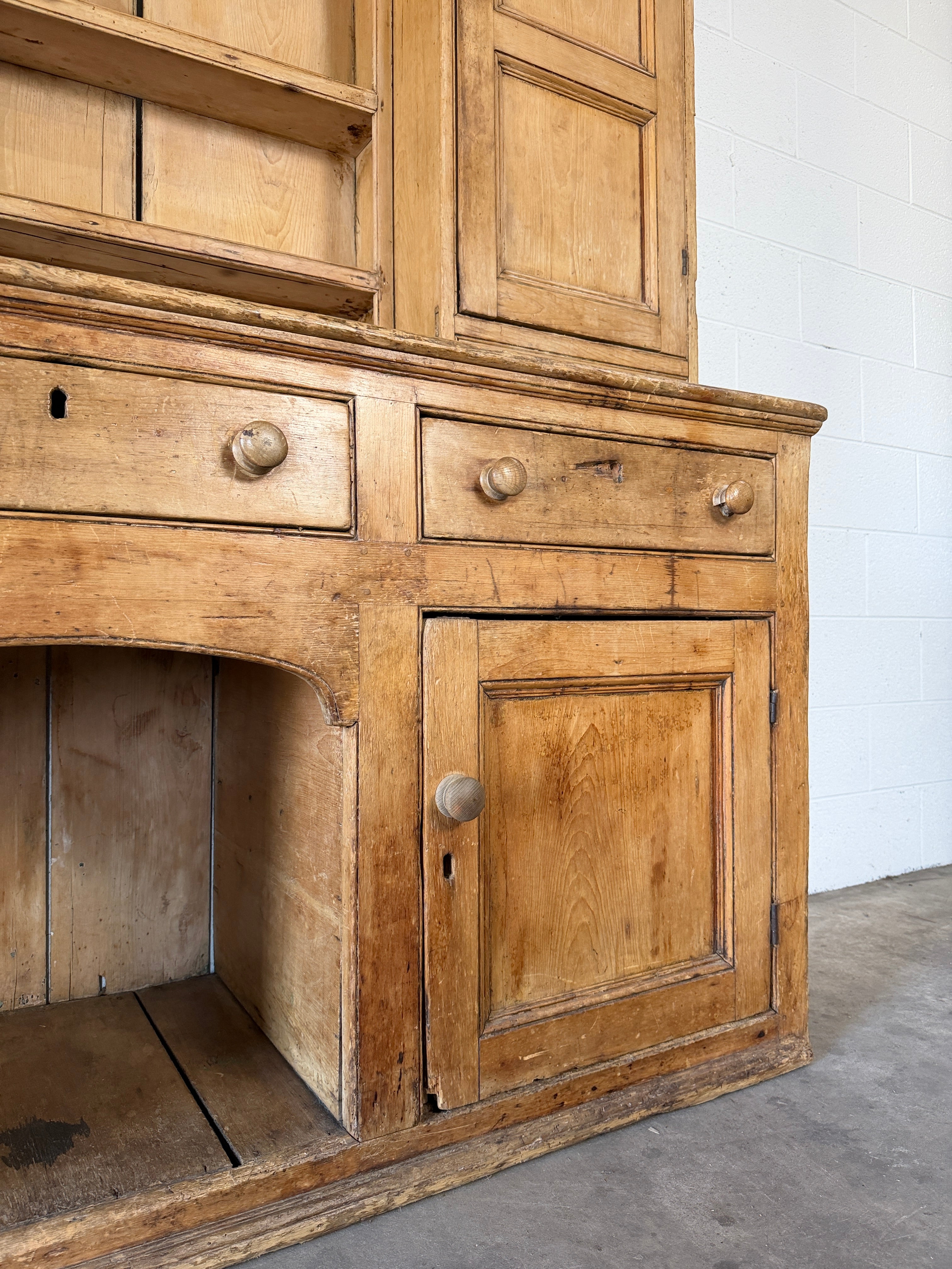 Georgian pine kitchen dresser
