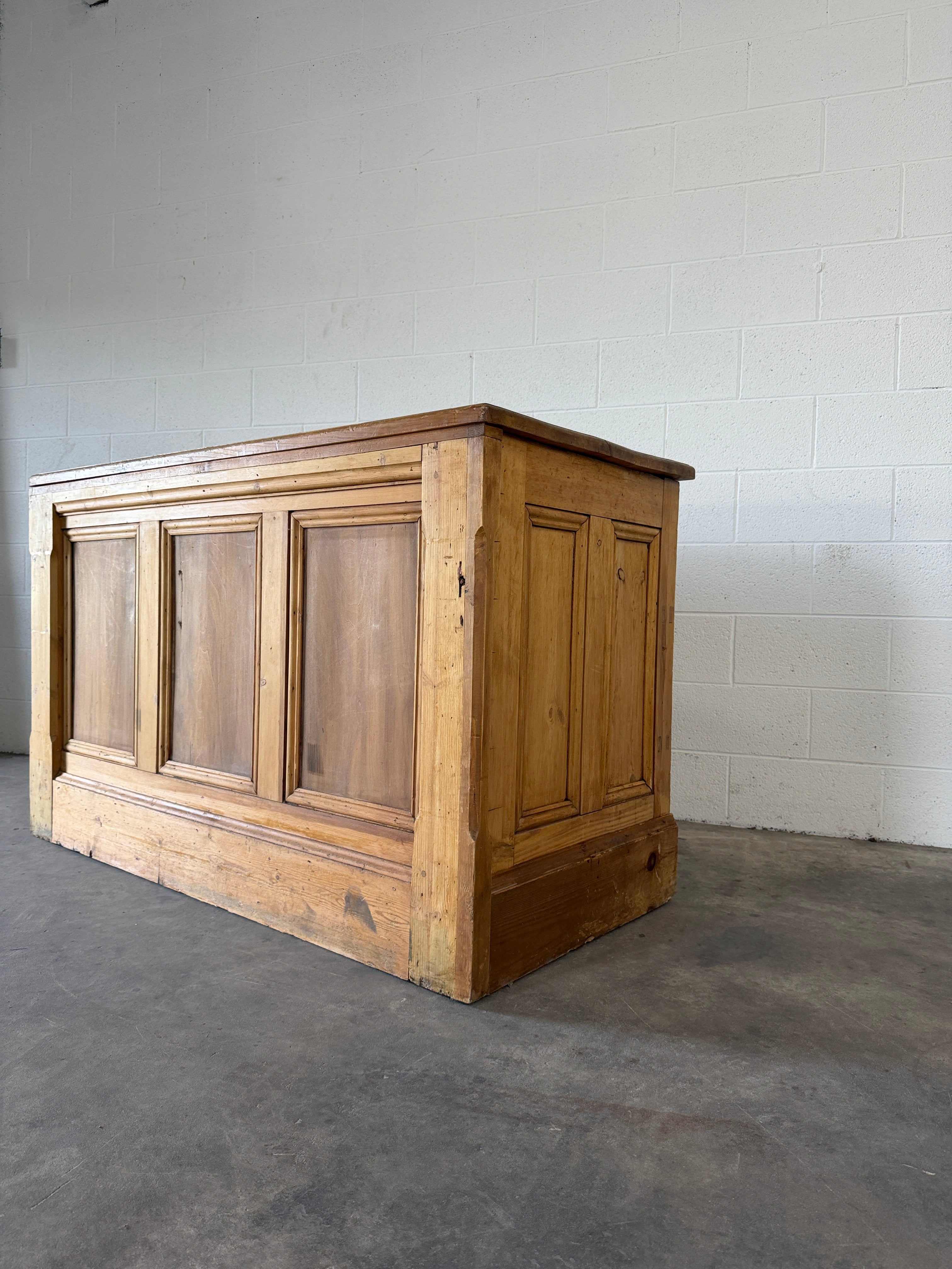 Victorian Pine Island/Bank of Drawers
