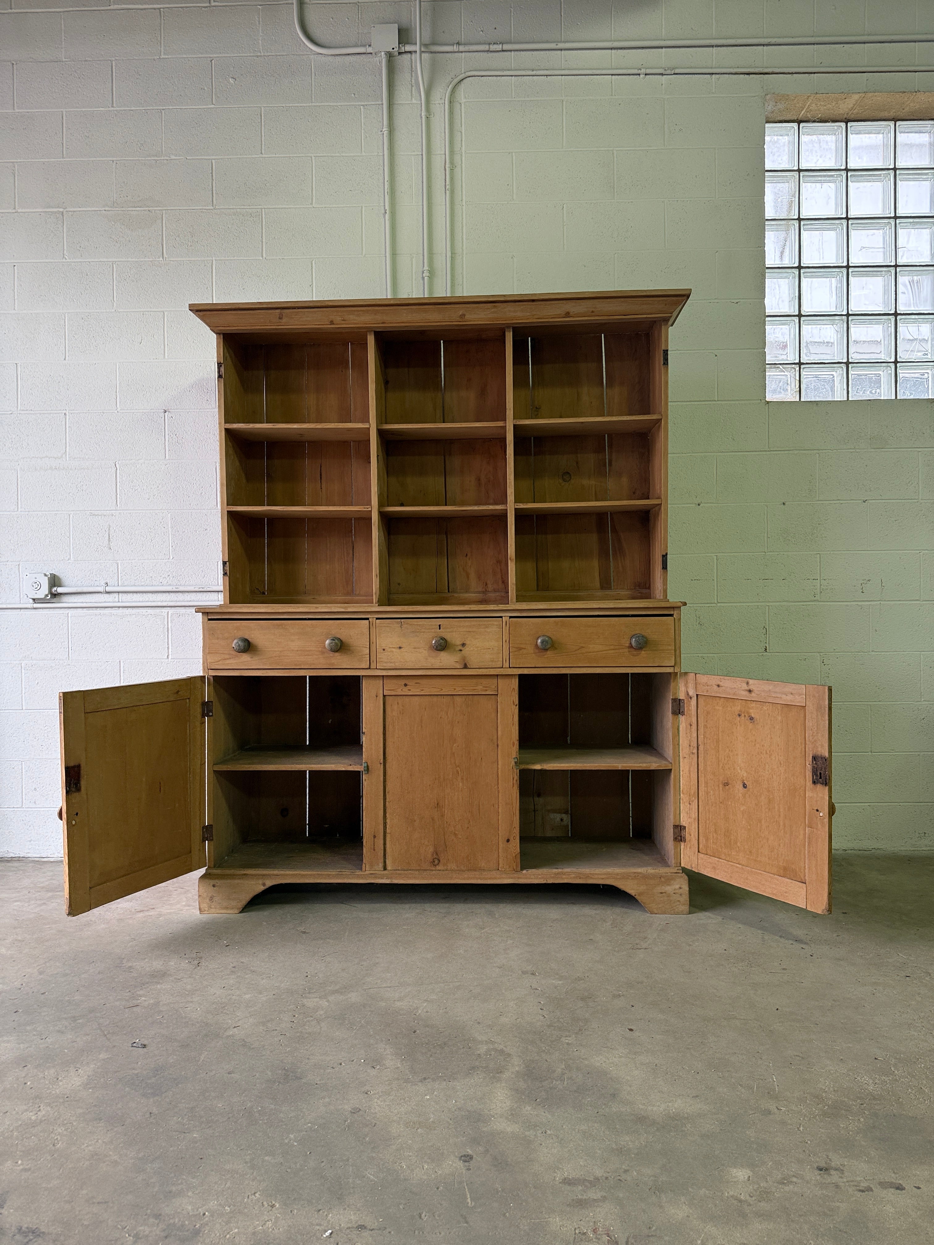 Victorian pine English cupboard with open shelving