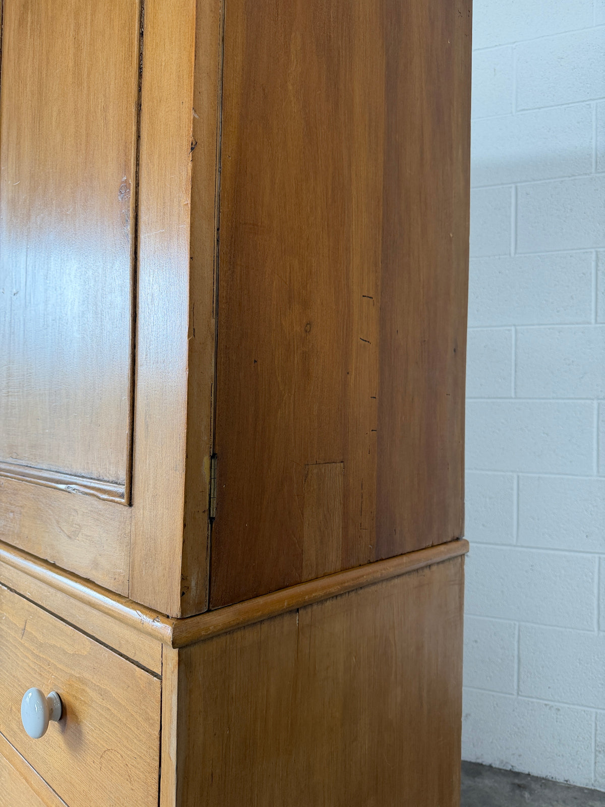 Housekeepers cupboard with six base drawers