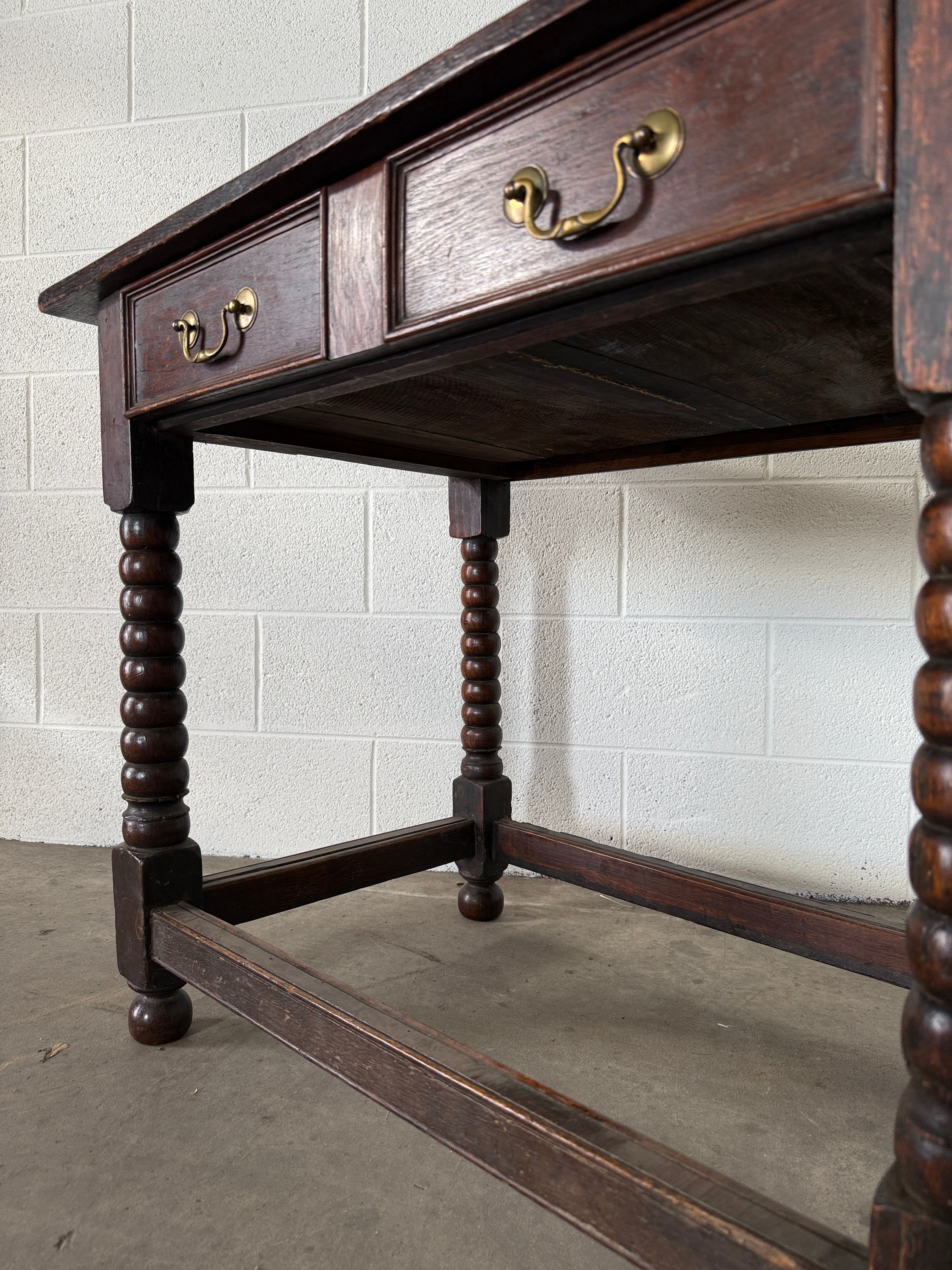 Oak bobbin leg side table