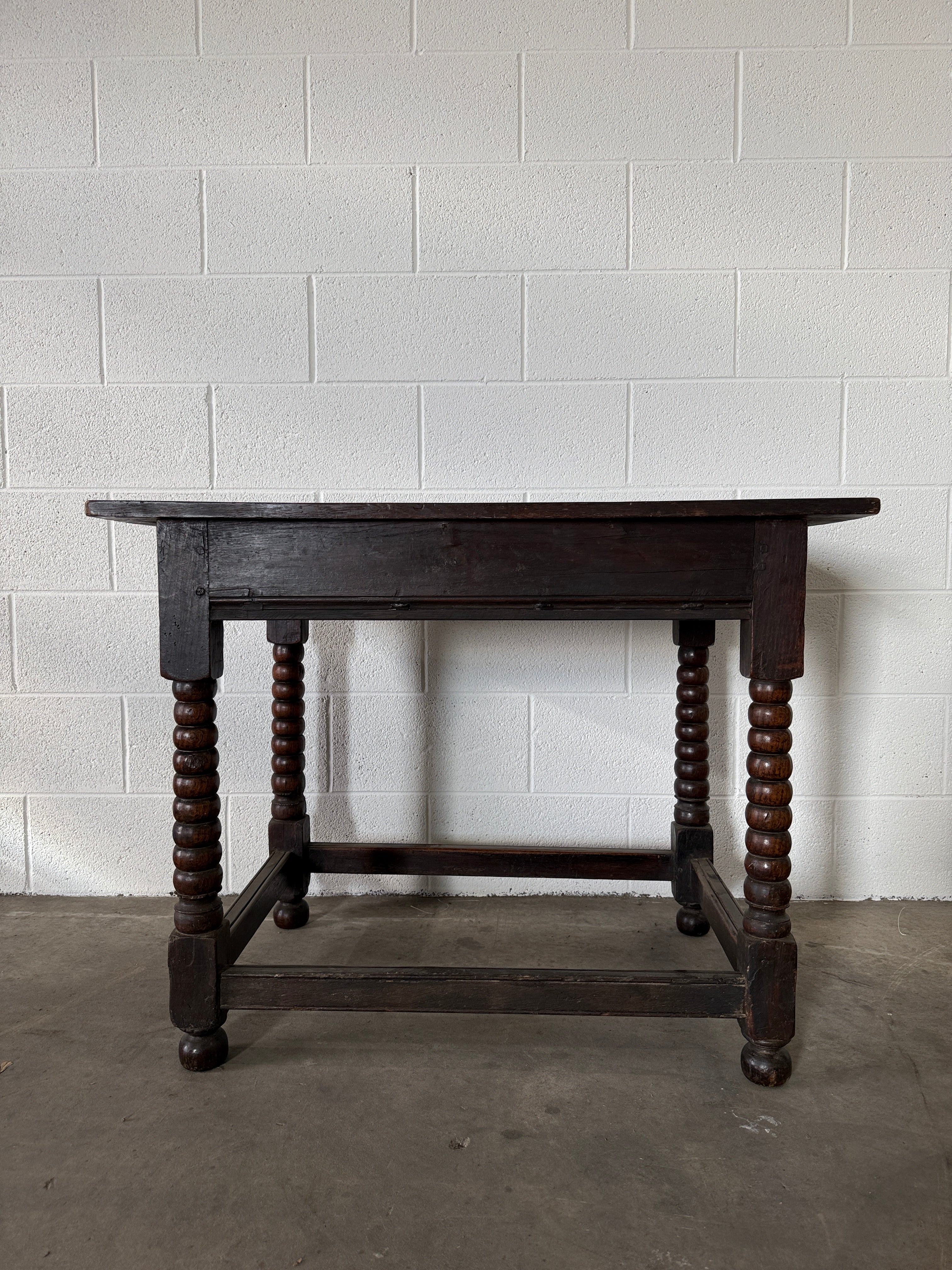 Oak bobbin leg side table
