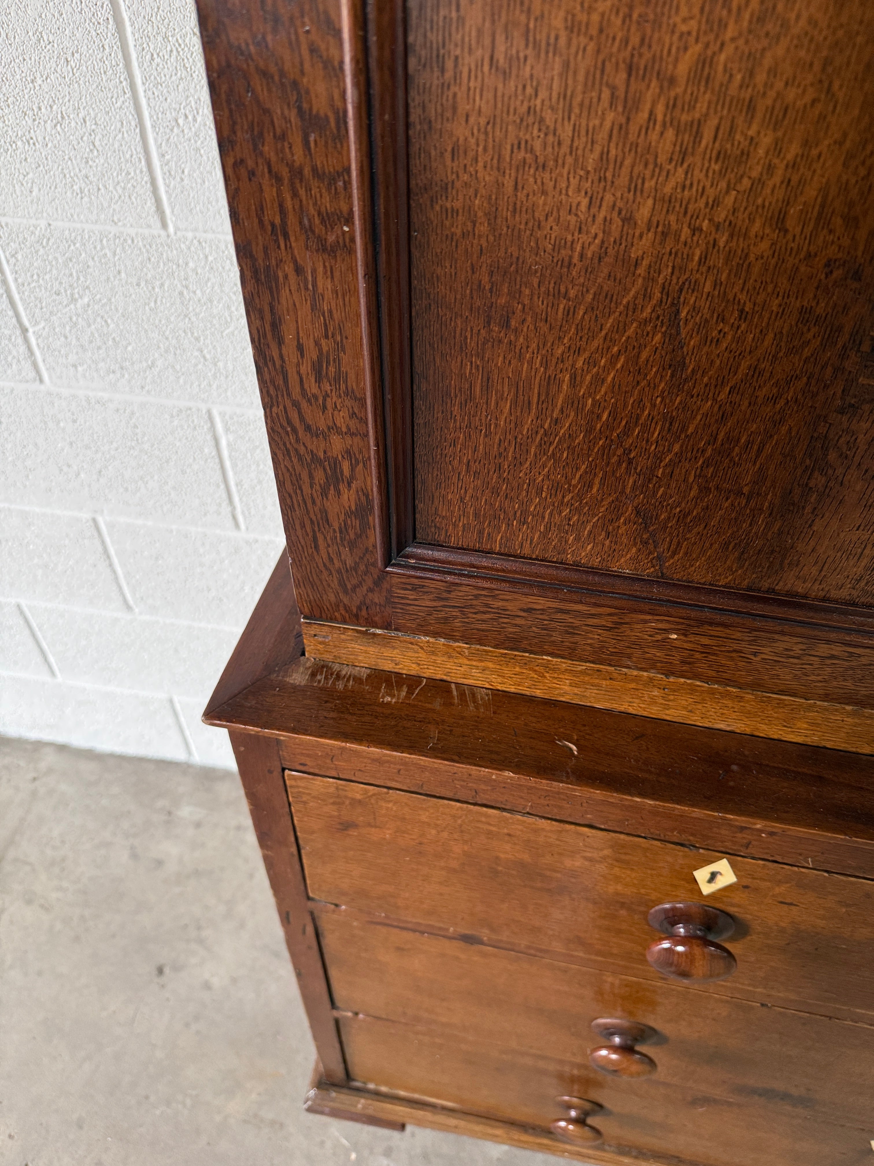 Stunning late Georgian oak linen press
