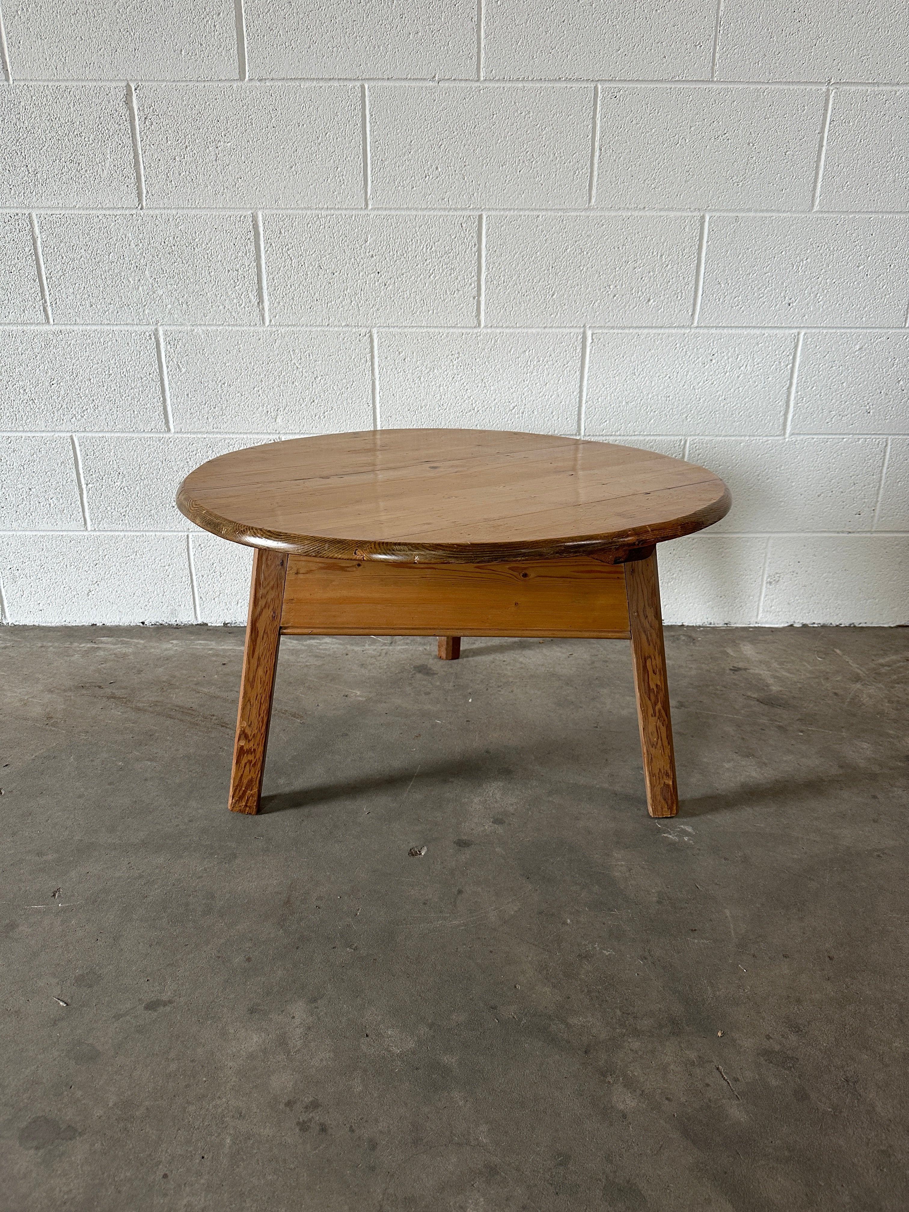 Coffee Cricket Table