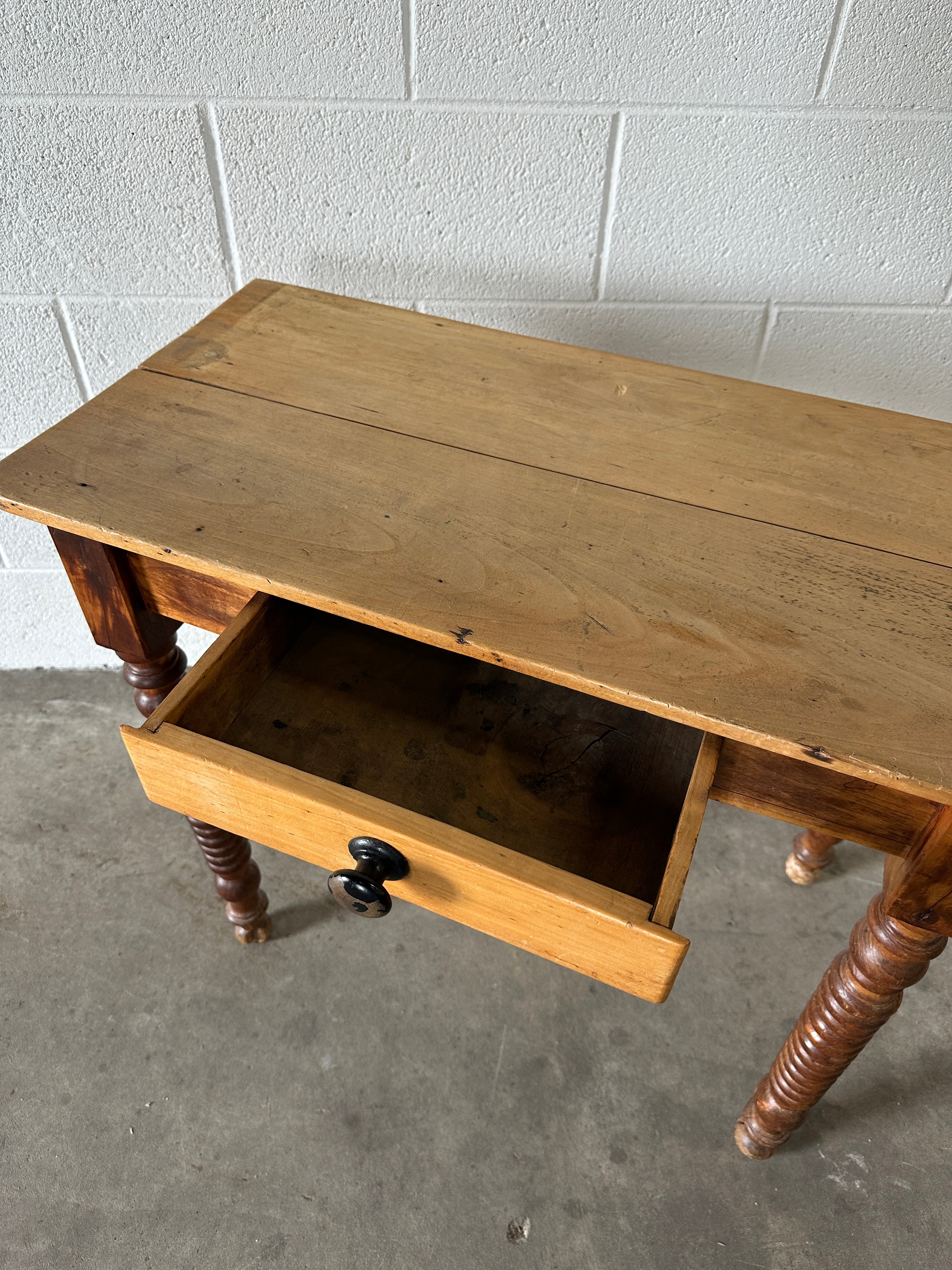 Bobbin Leg Table