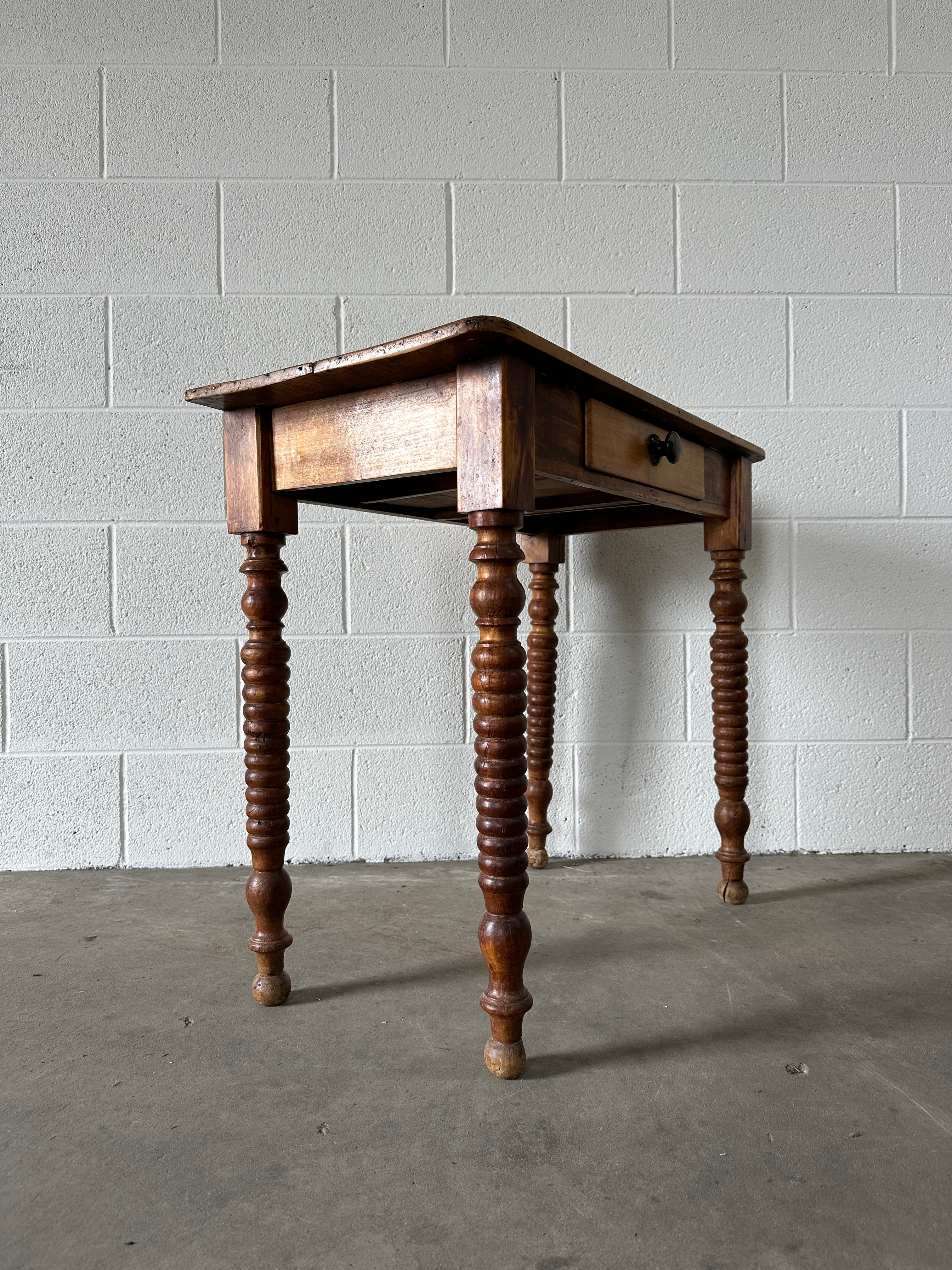 Bobbin Leg Table