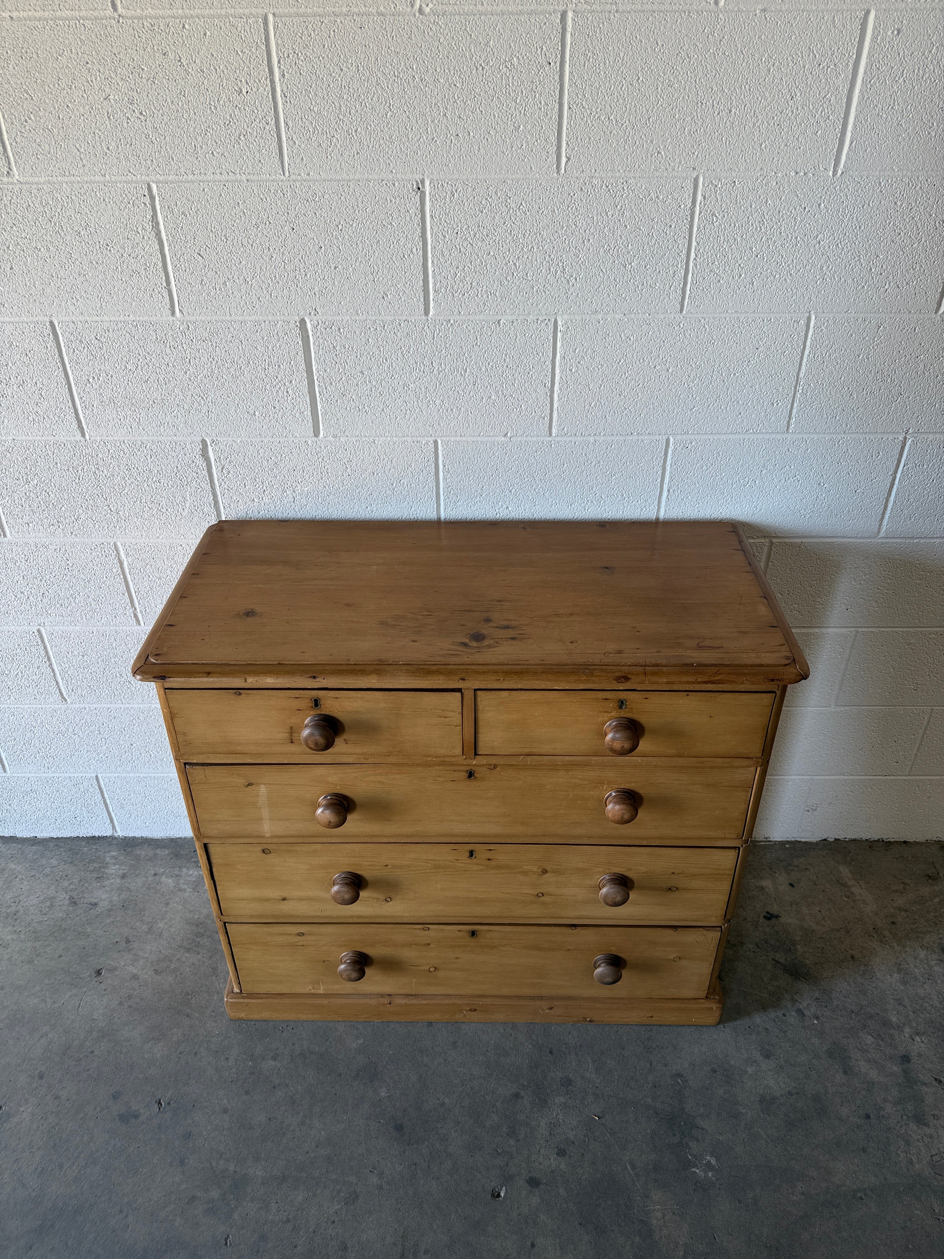 Victorian English pine dresser
