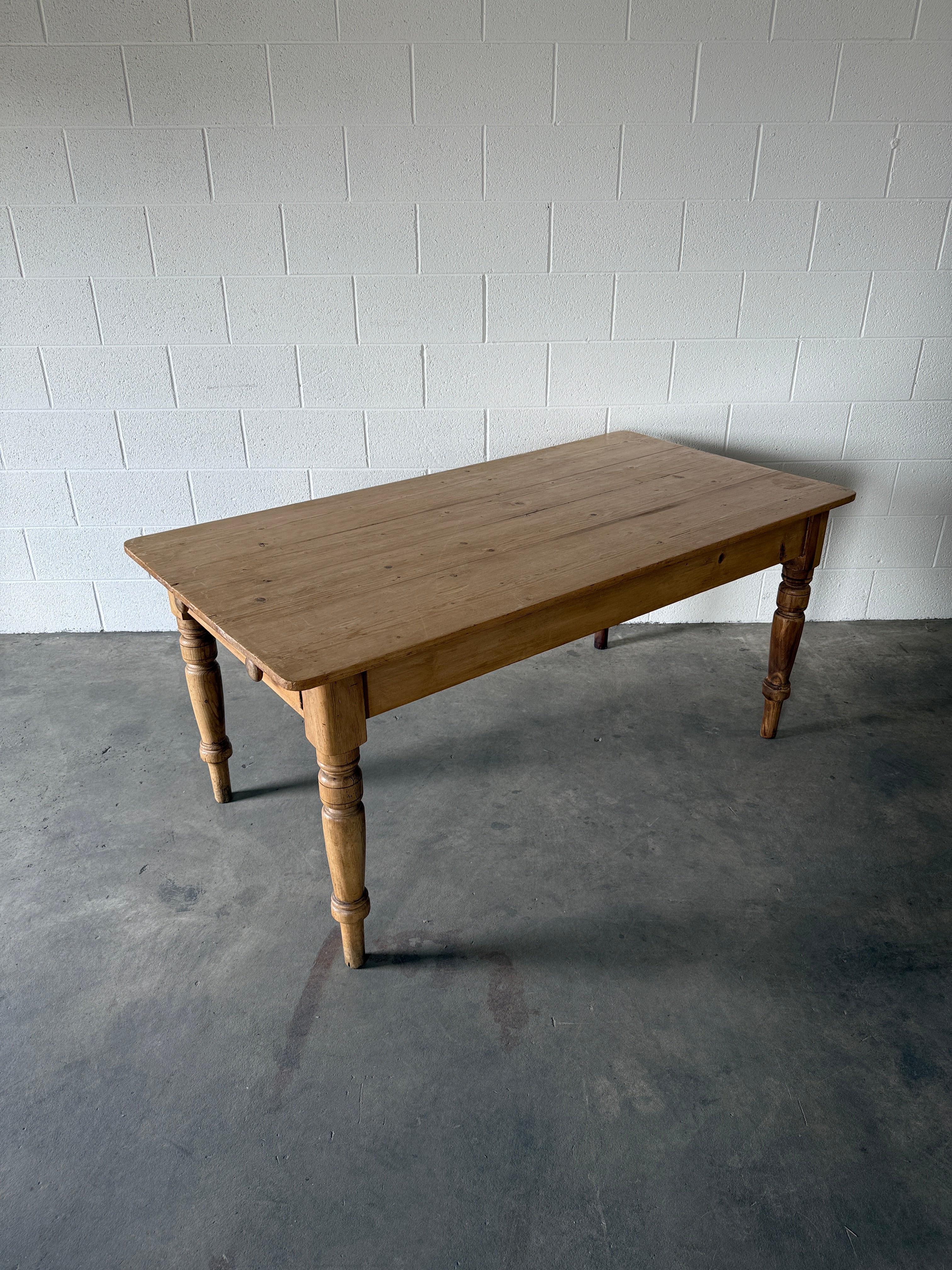 Turned leg Victorian pine table with drawer