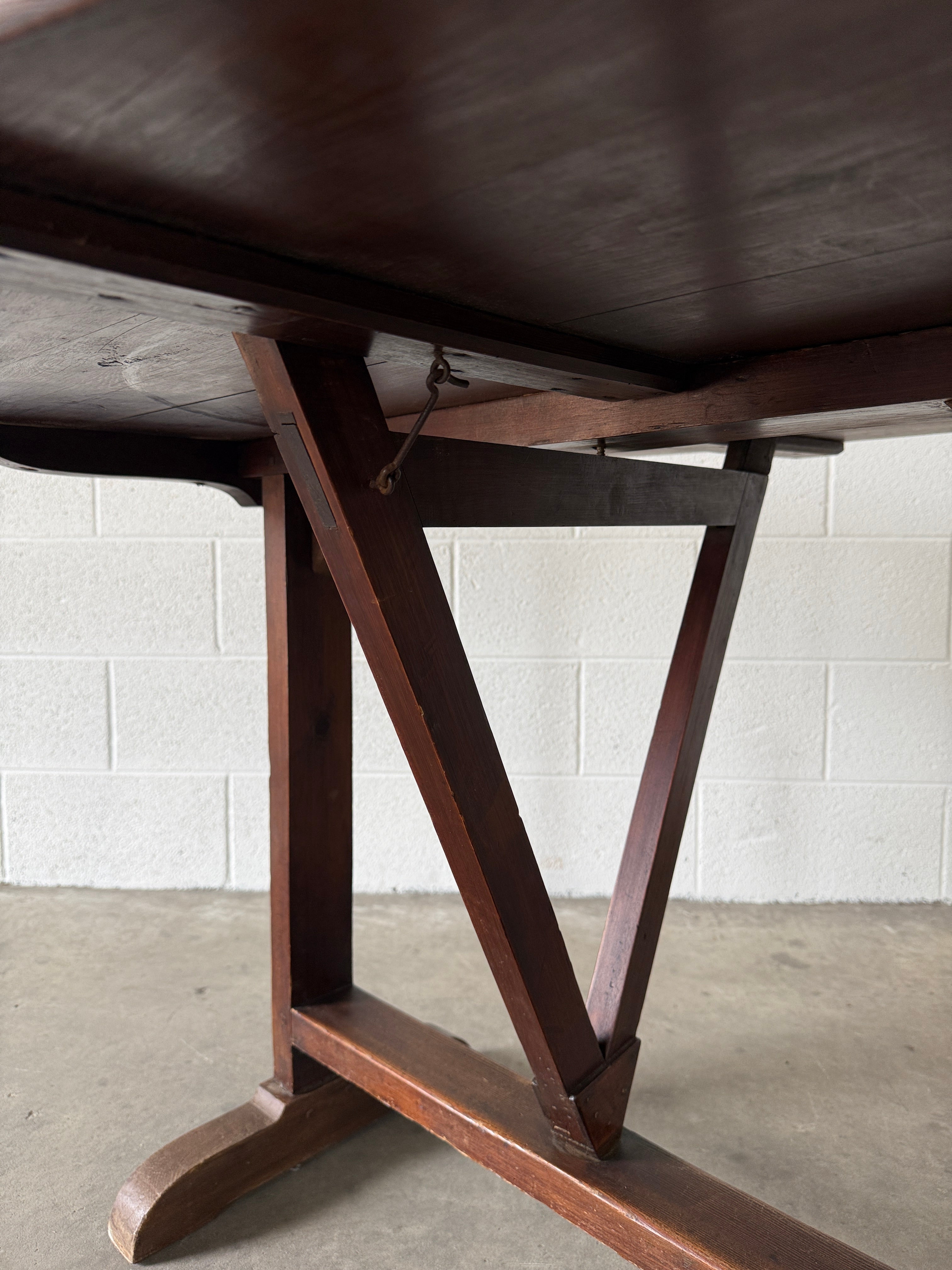 Antique French tilt‑top vendange table