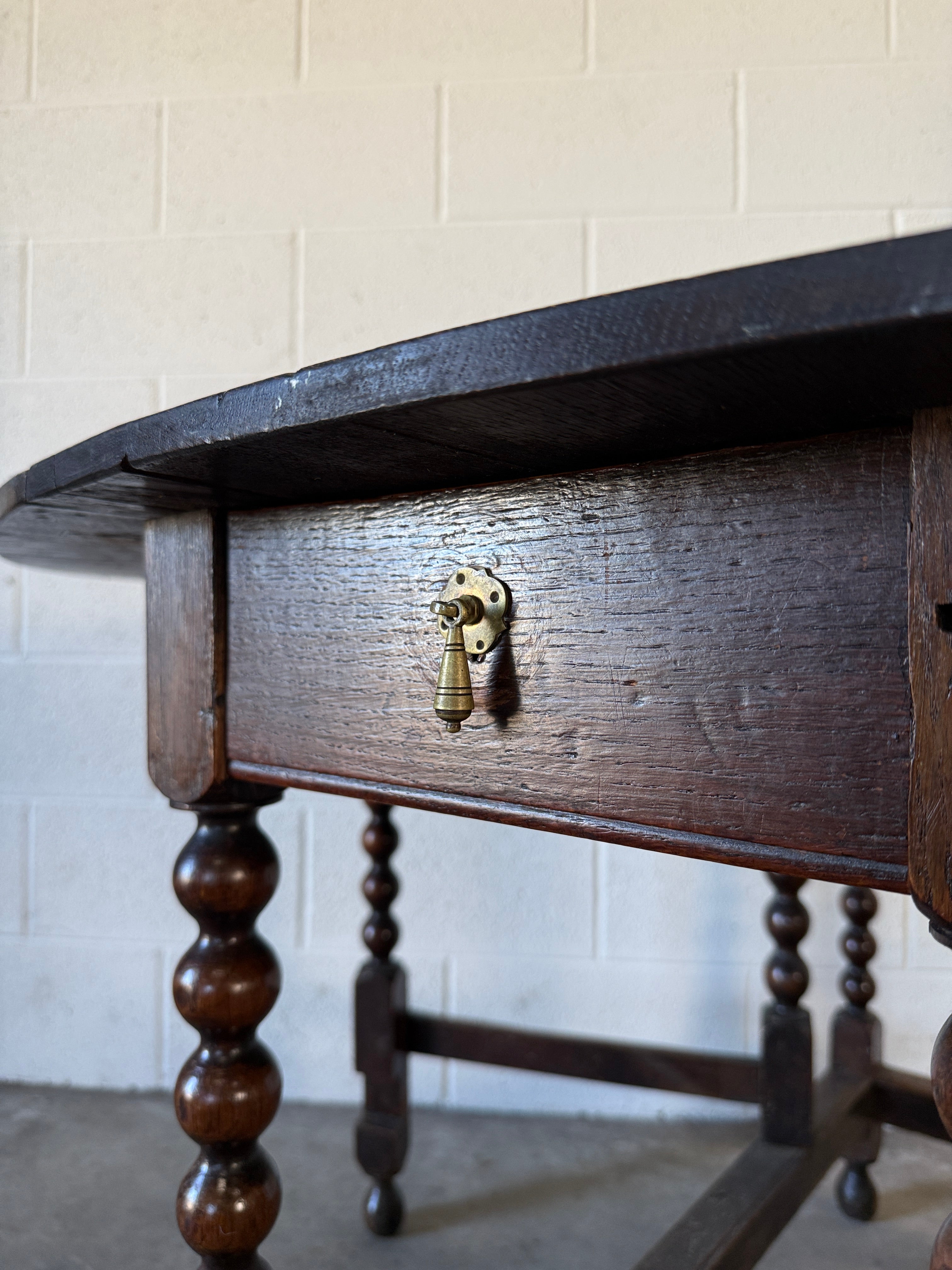English Antique Oak Bobbin Gateleg table