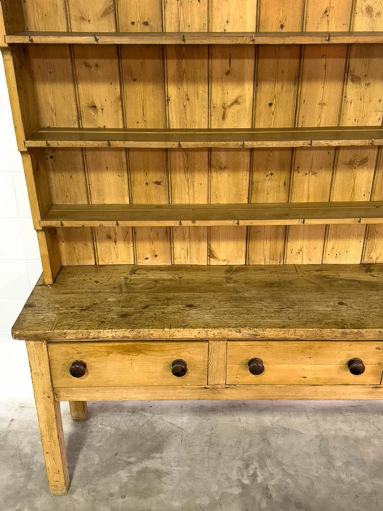 Kitchen dresser with three drawers