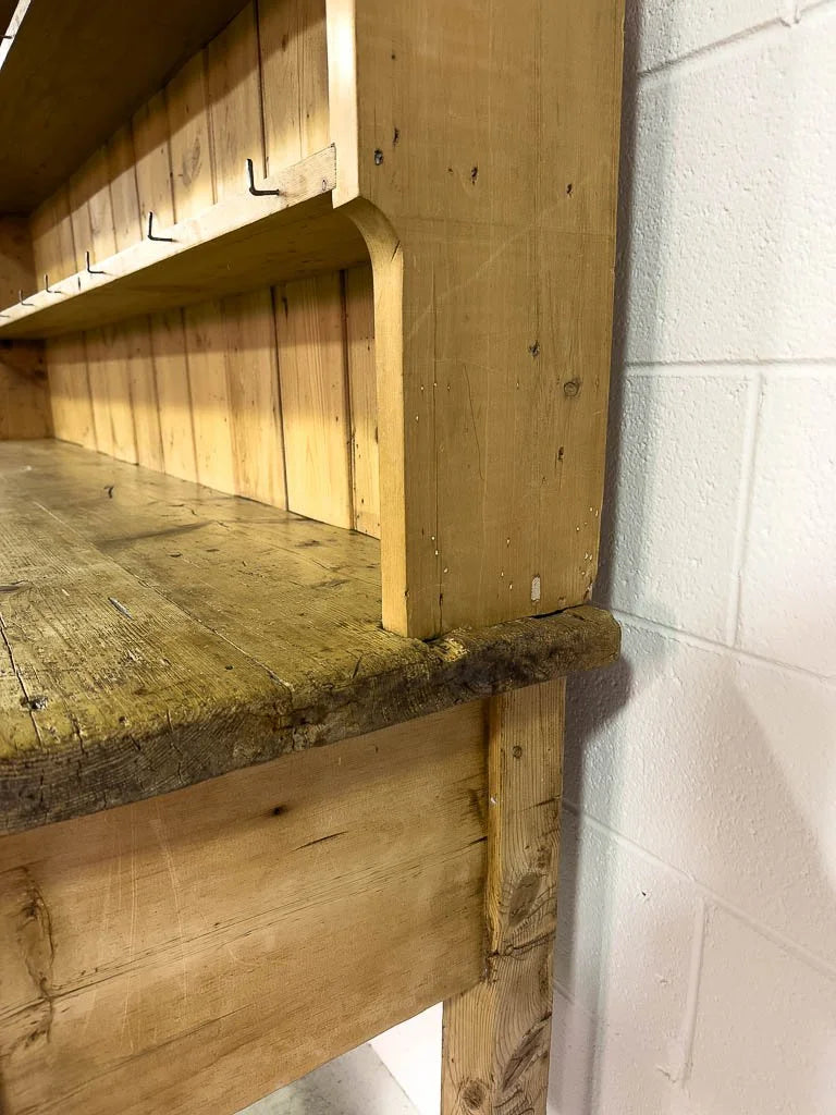 Kitchen dresser with three drawers
