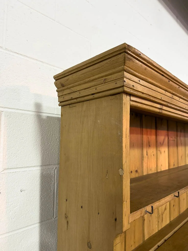 Kitchen dresser with three drawers