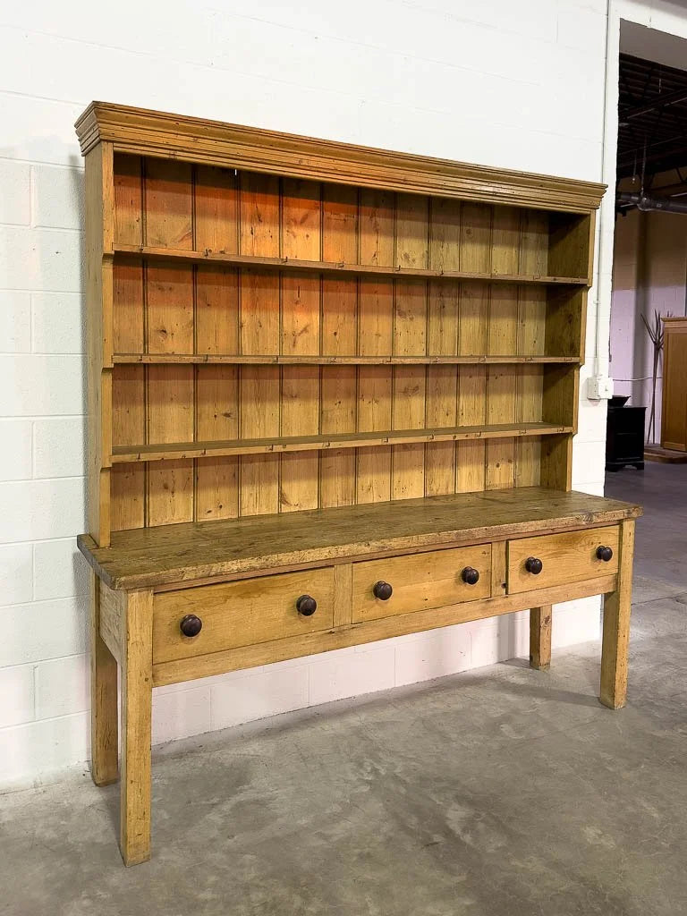 Kitchen dresser with three drawers