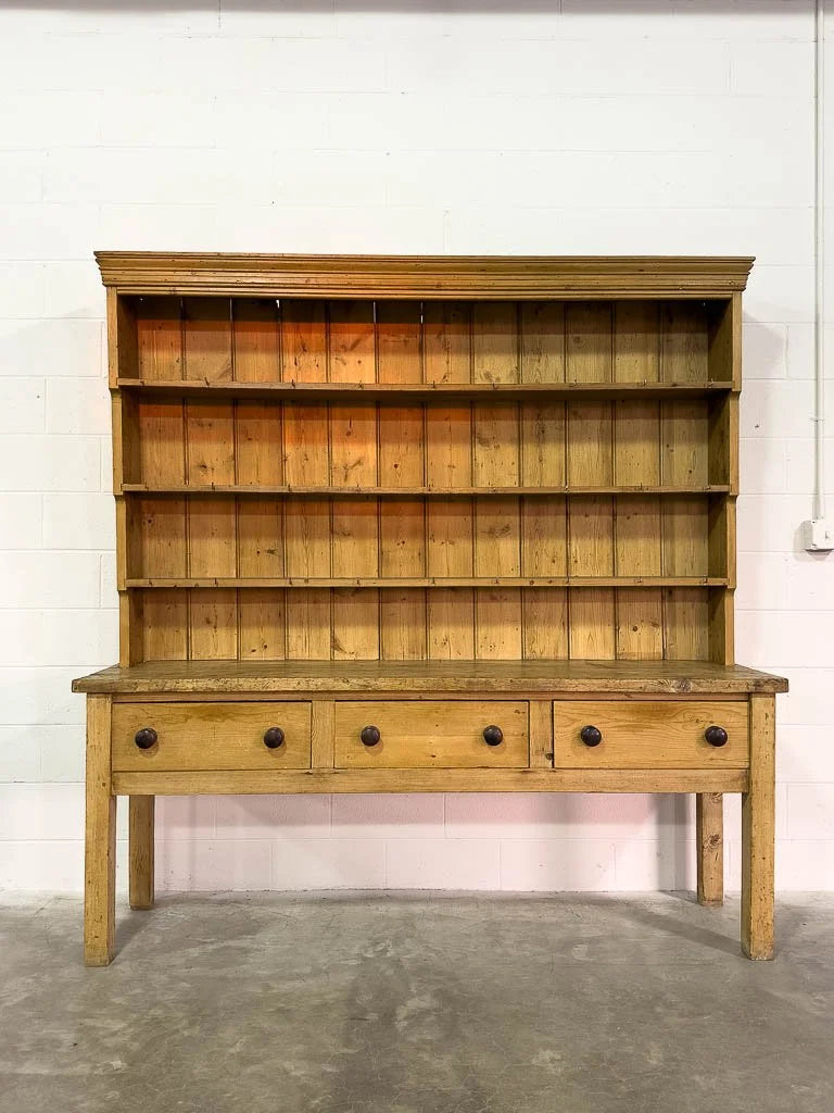 Kitchen dresser with three drawers
