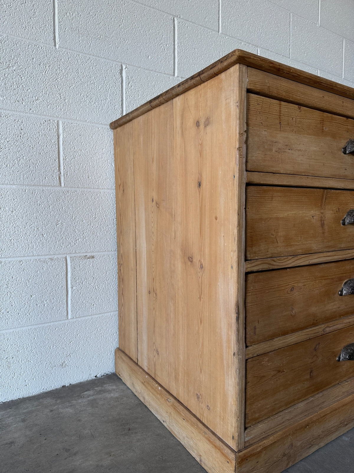 Antique bank of four drawers - House on Horizon