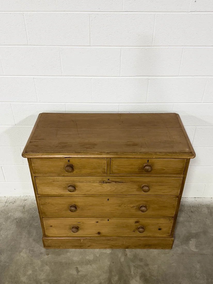 Antique English drawers - House on Horizon