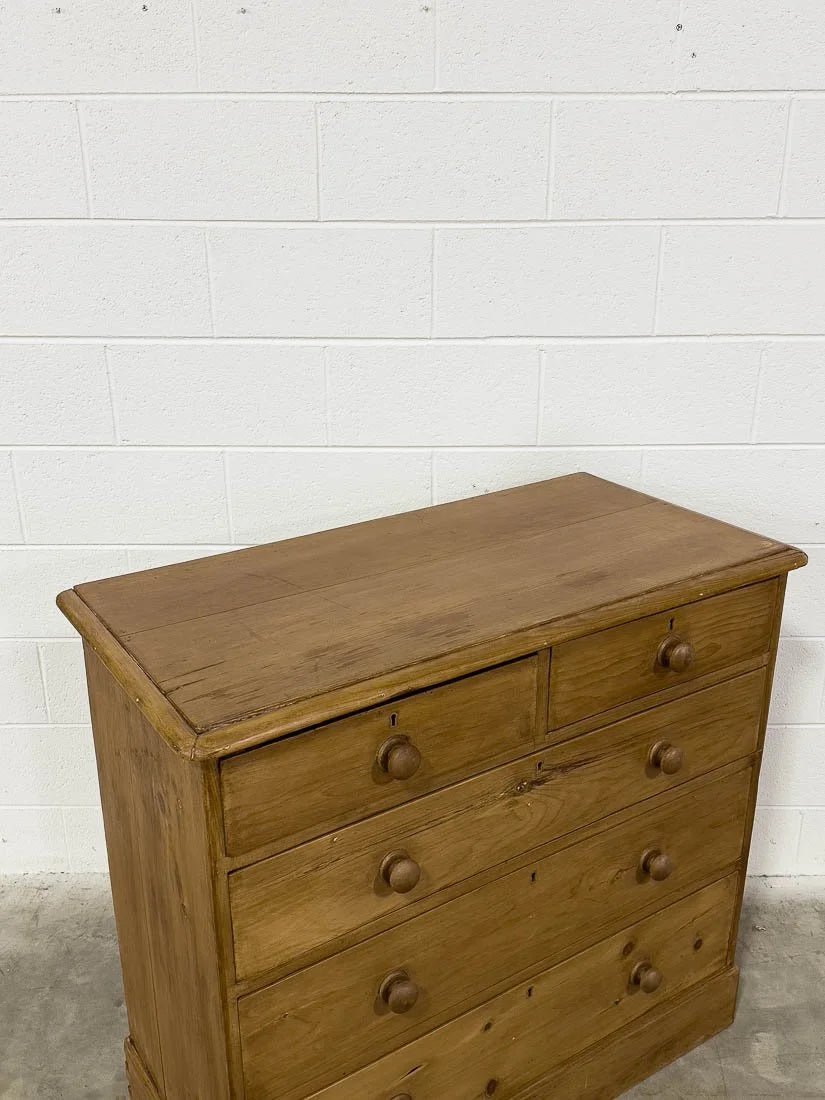 Antique English drawers - House on Horizon