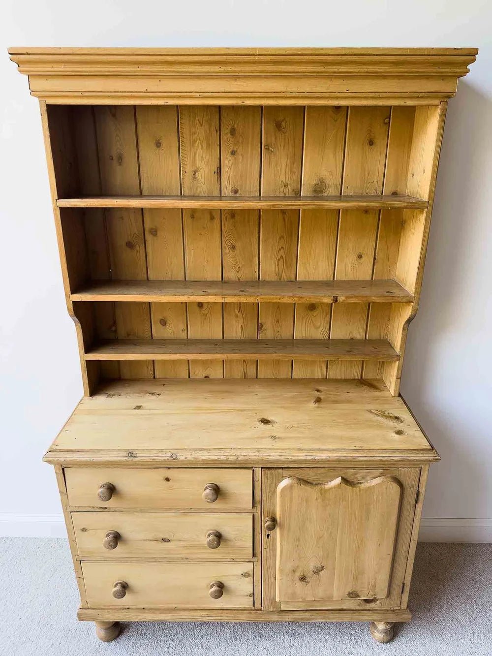 Antique English kitchen dresser - House on Horizon