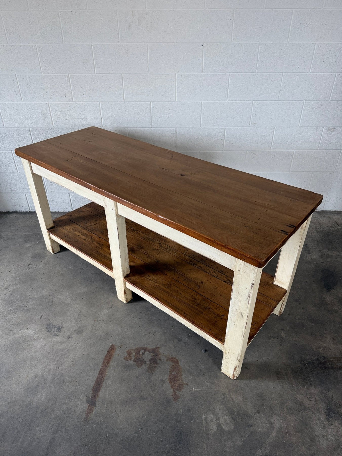 Antique English kitchen island - House on Horizon