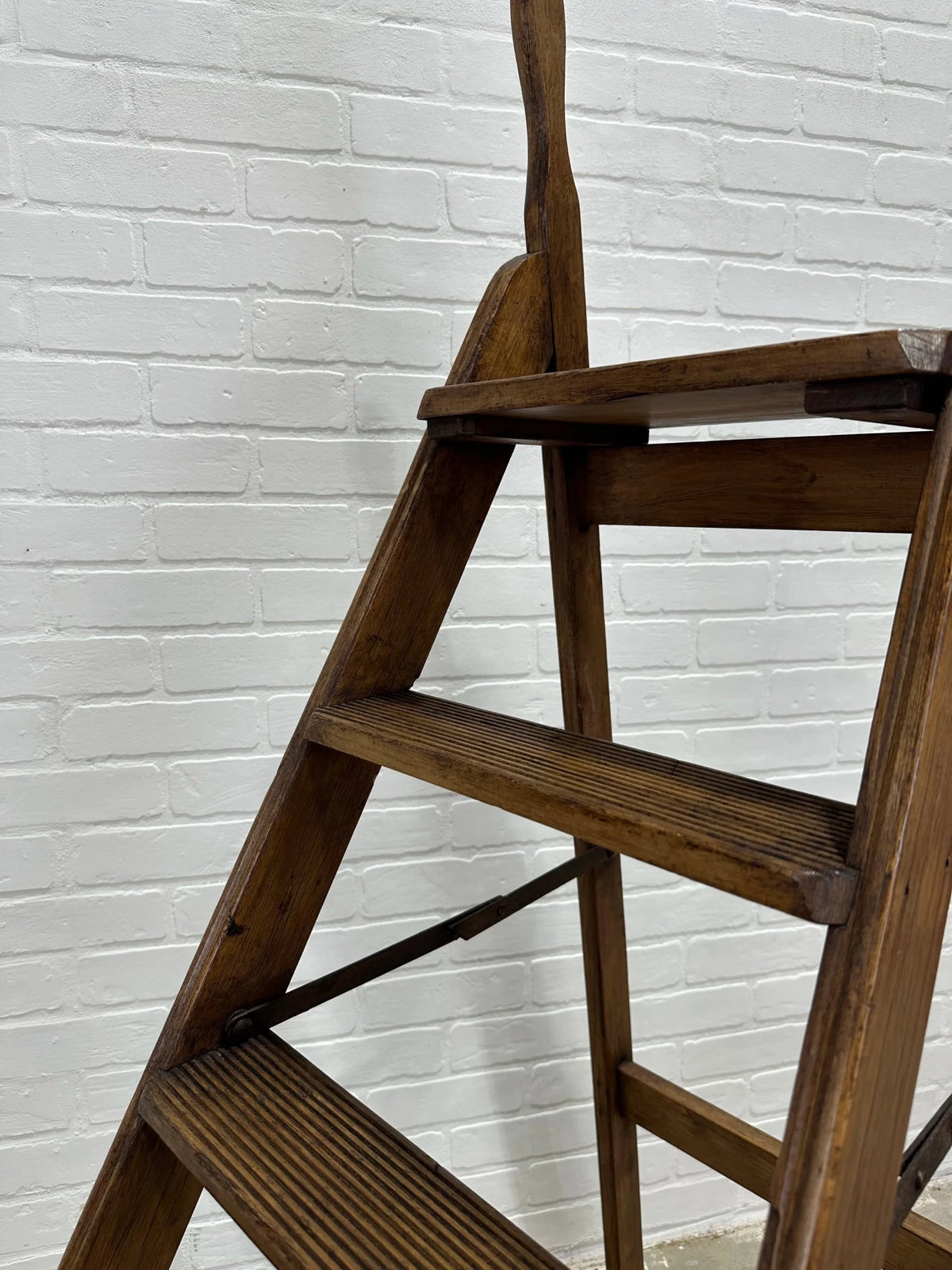 Antique English ladder - House on Horizon