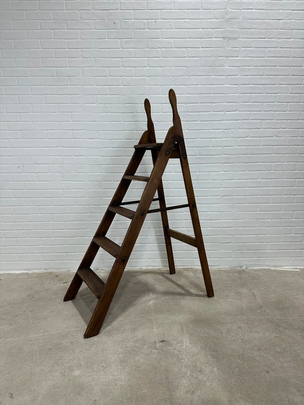 Antique English ladder - House on Horizon