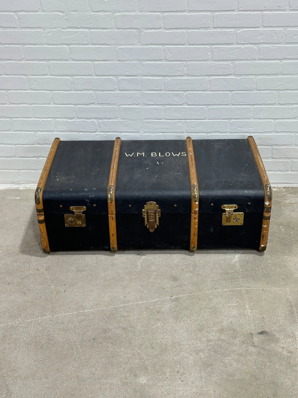 Antique English luggage - House on Horizon