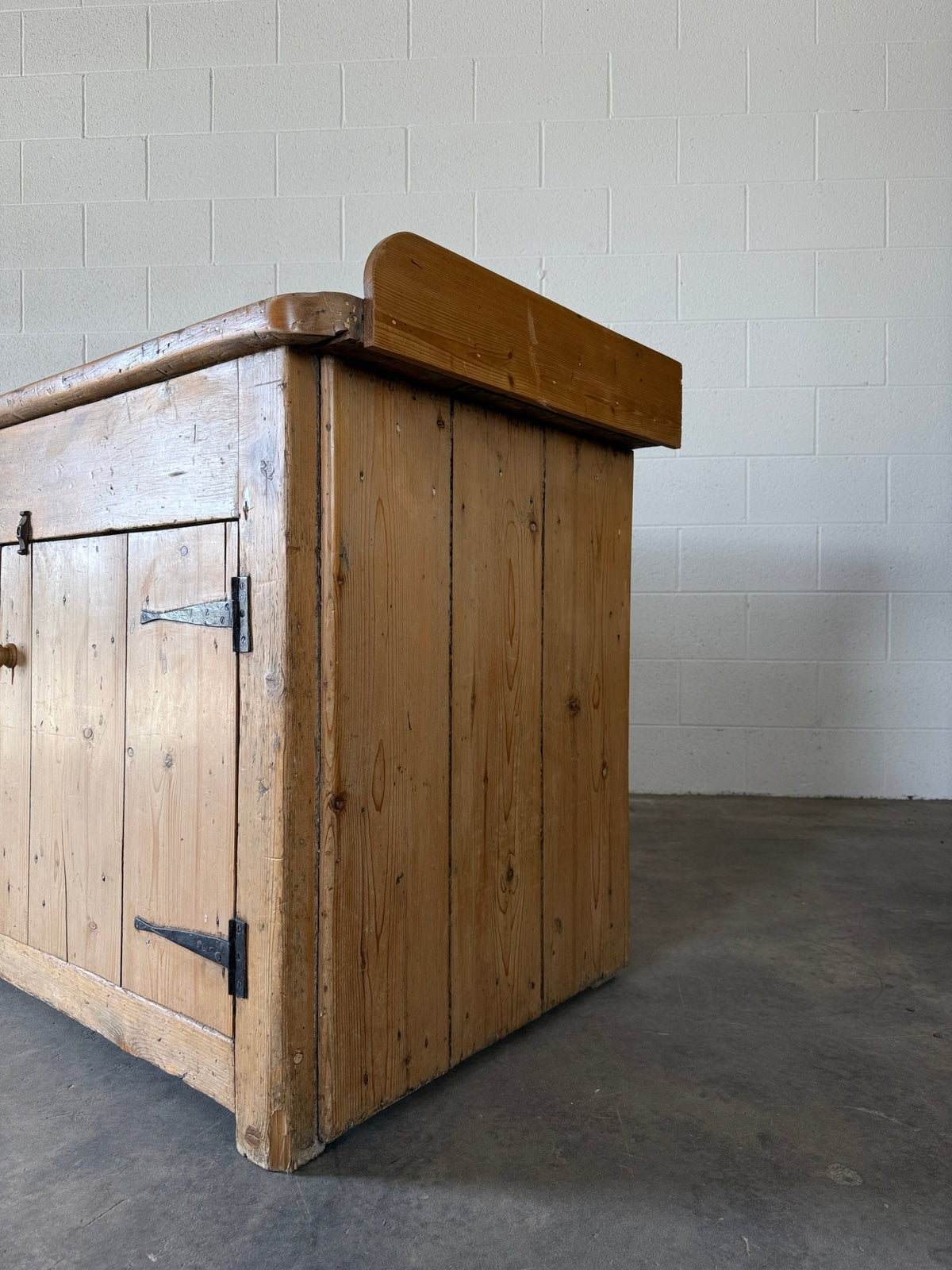 Antique English pine farmhouse counter or sideboard with baker’s rack - House on Horizon