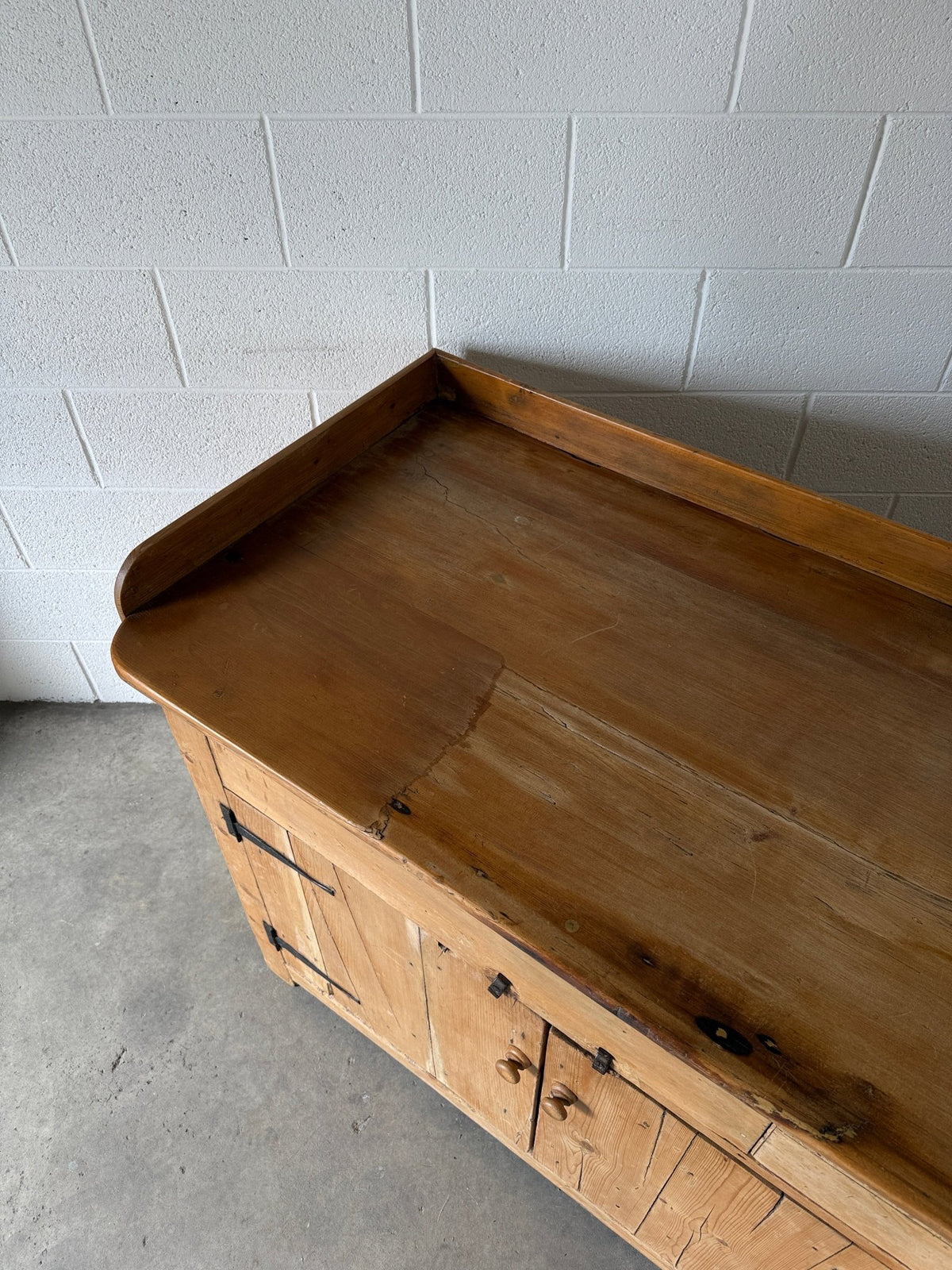 Antique English pine farmhouse counter or sideboard with baker’s rack - House on Horizon