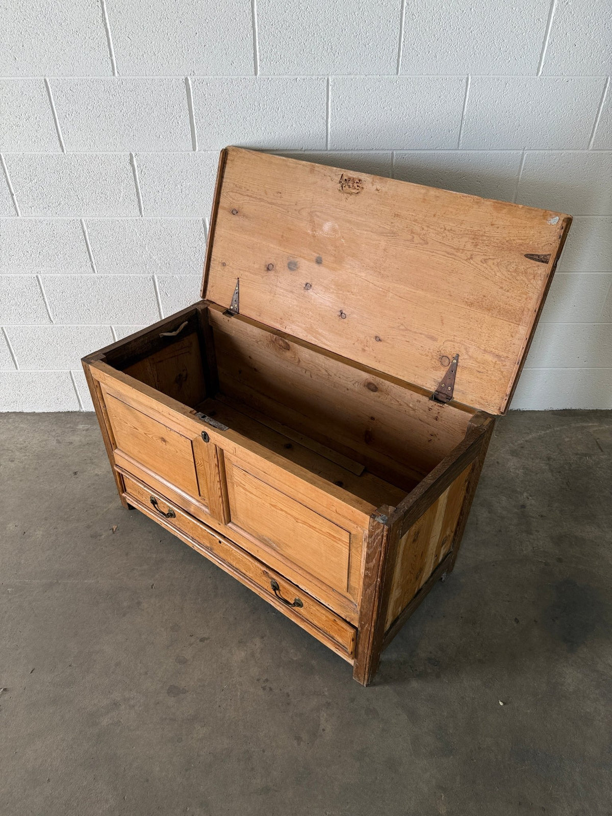 Antique pine mule chest - House on Horizon