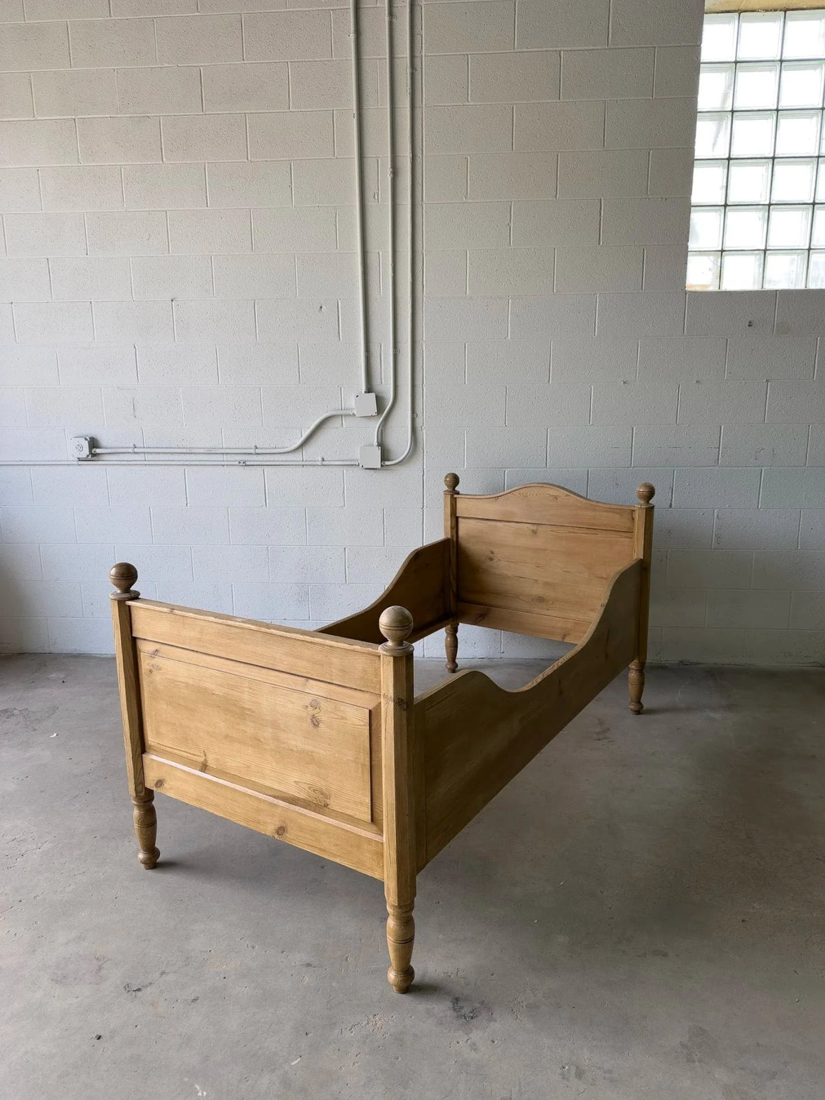 Antique Pine Sleigh Bed - House on Horizon